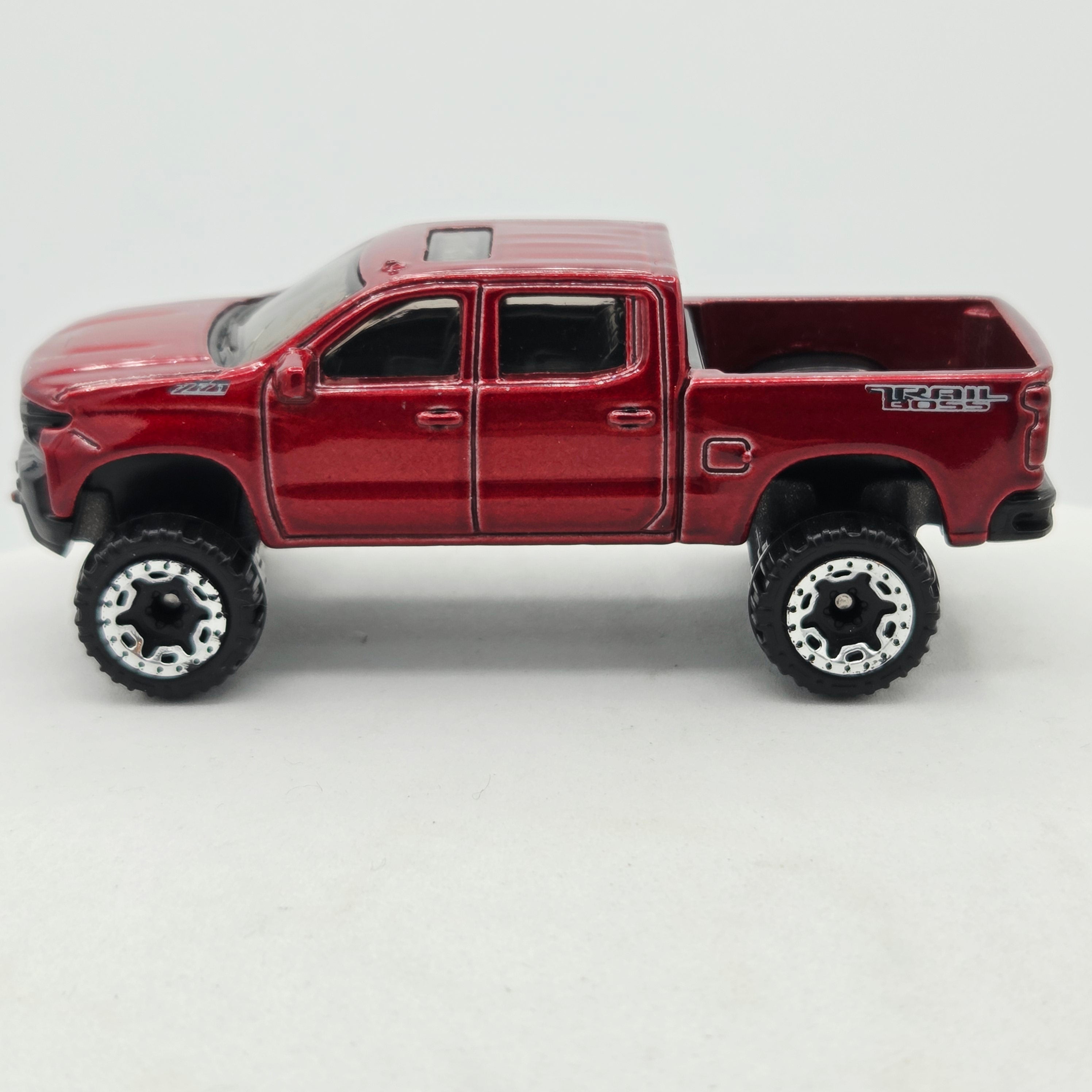 Hot Wheels '19 Chevy Silverado Trail Boss LT (2018 HW Basic - Hot Trucks)