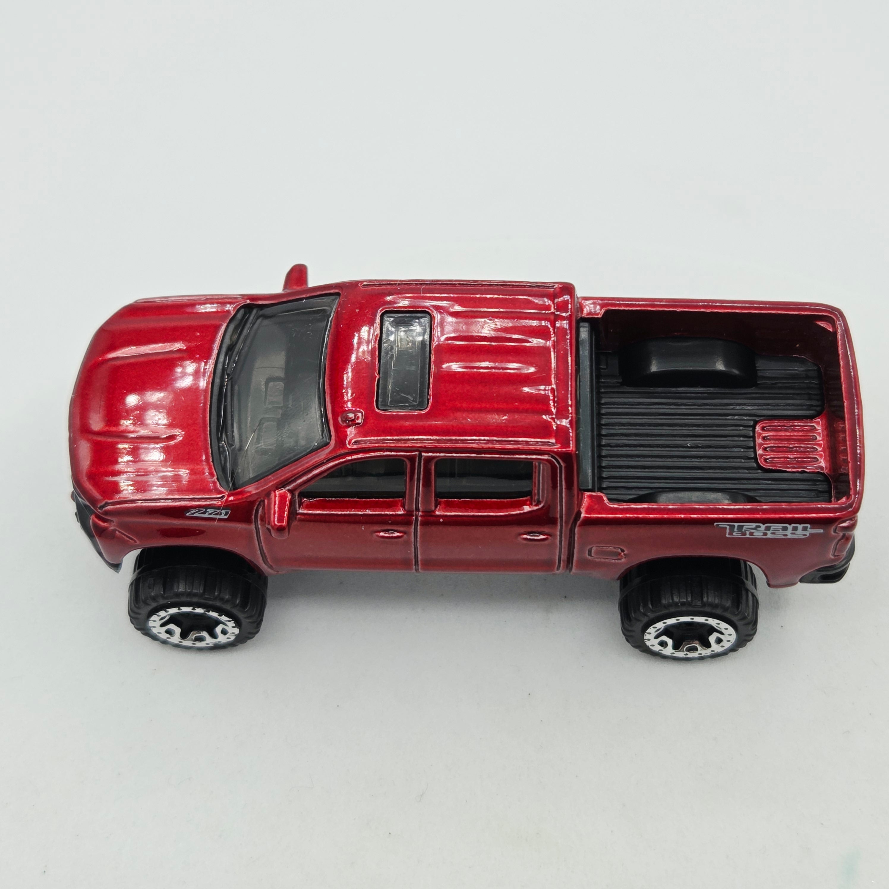 Hot Wheels '19 Chevy Silverado Trail Boss LT (2018 HW Basic - Hot Trucks)
