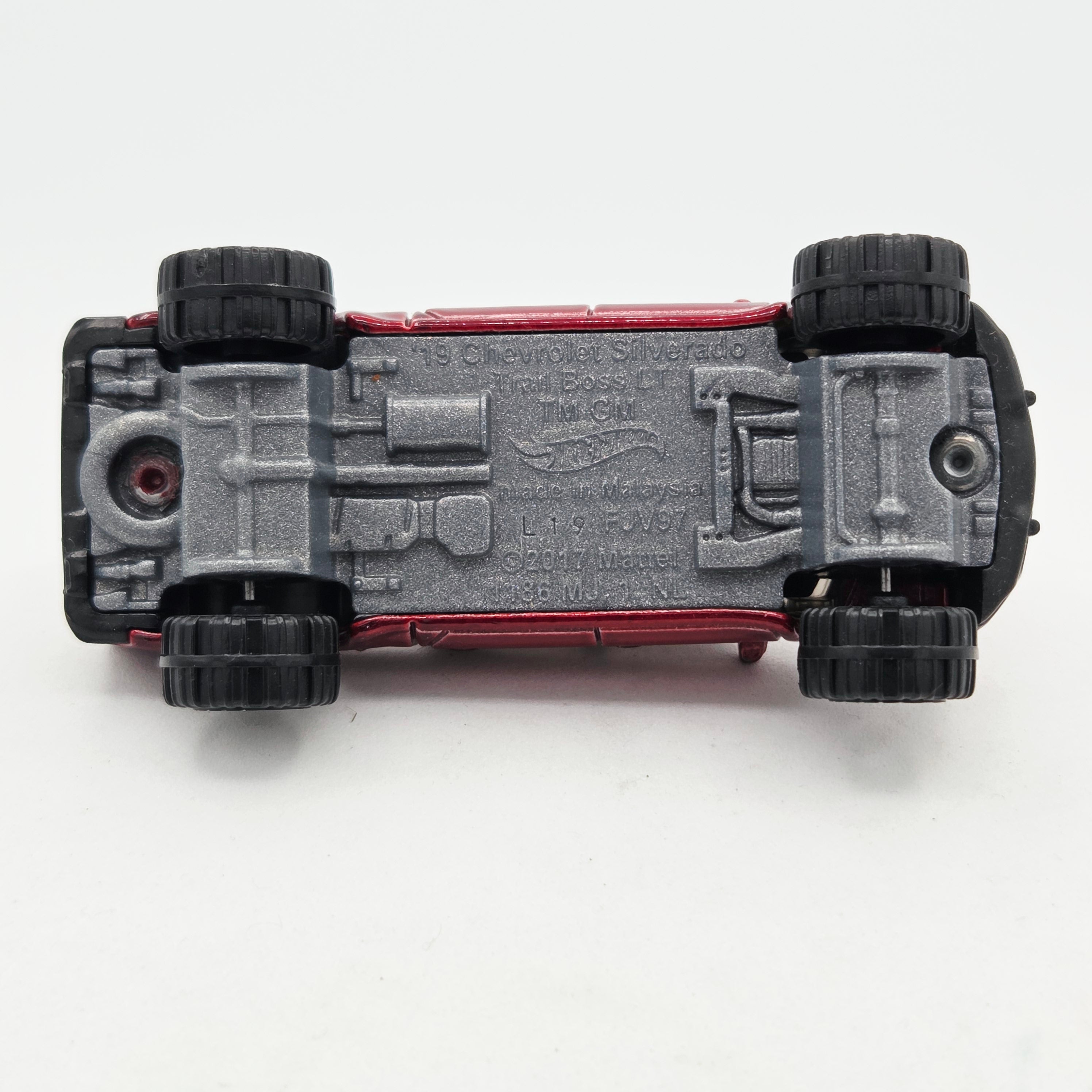 Hot Wheels '19 Chevy Silverado Trail Boss LT (2018 HW Basic - Hot Trucks)