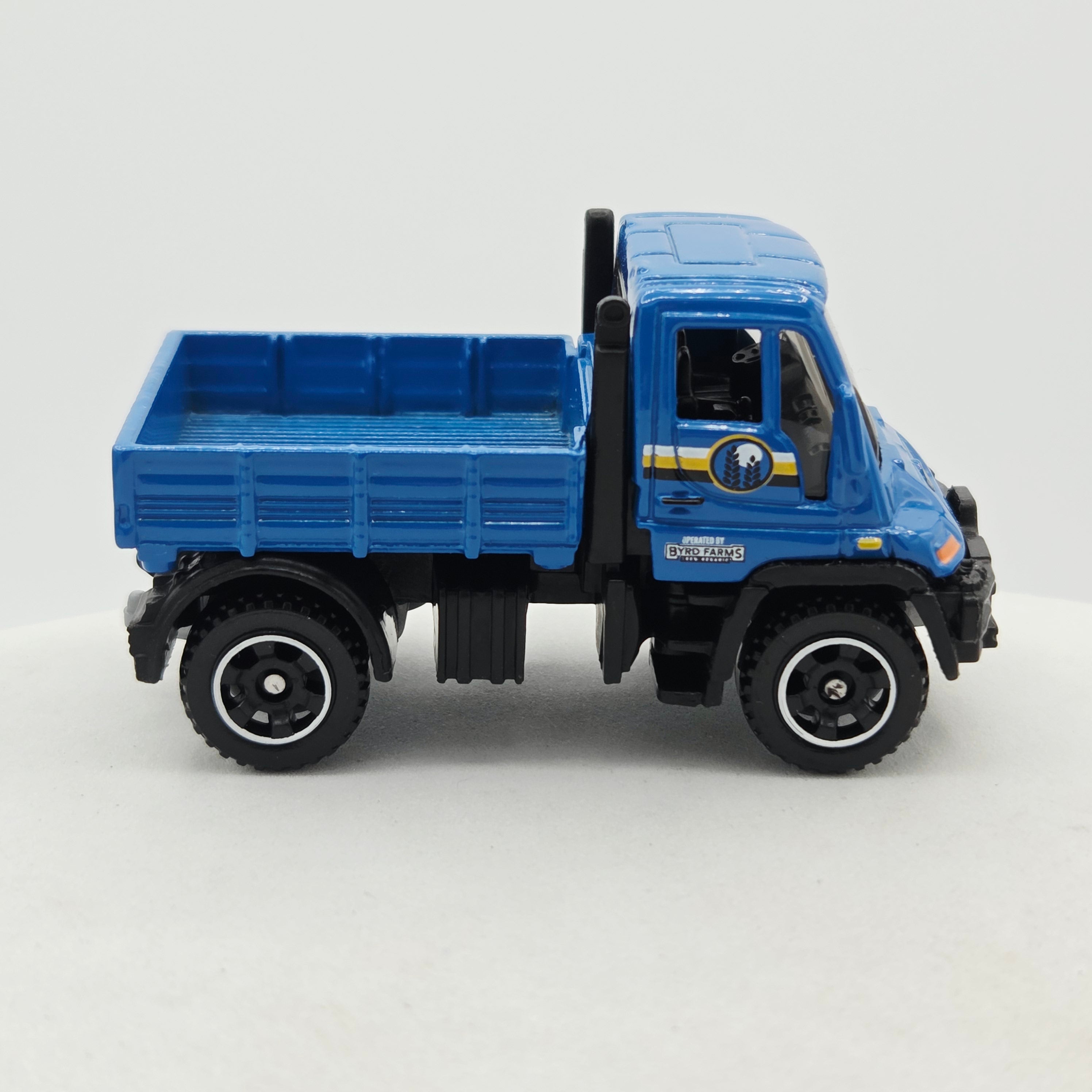 Matchbox Mercedes-Benz Unimog U300 "Byrd Farms" (2024 MBX 9 Pack - Multipack Exclusive)