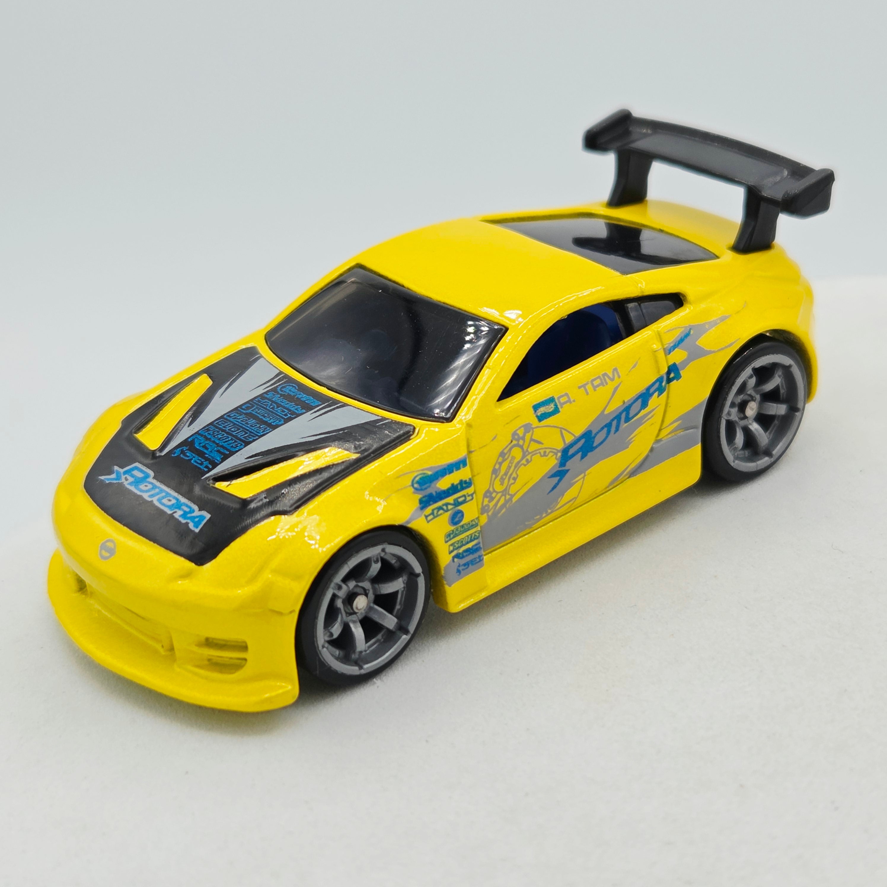Hot Wheels Nissan 350Z Co-Molded 6 Spoke Wheel Variant (2006 HW Basic - First Editions)