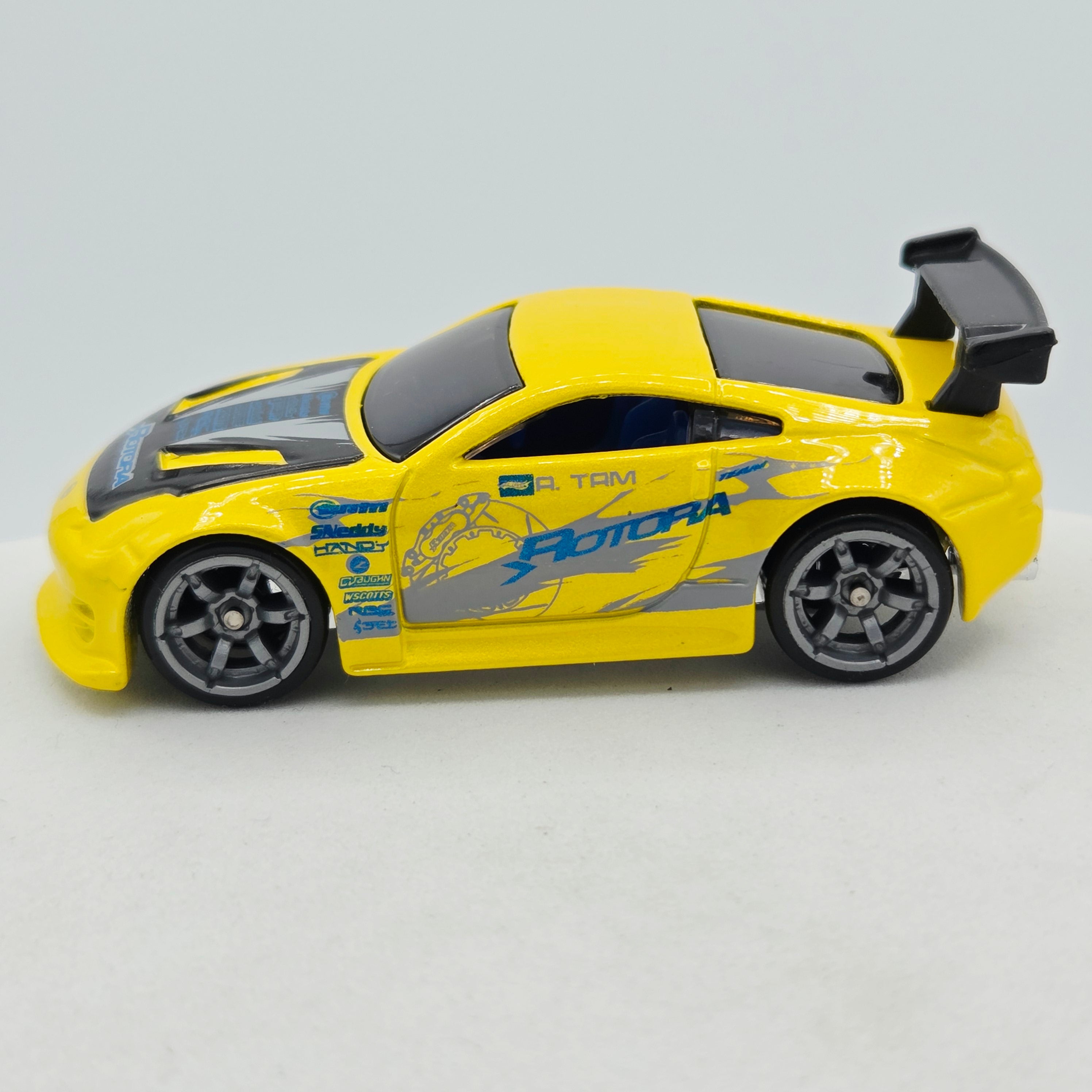 Hot Wheels Nissan 350Z Co-Molded 6 Spoke Wheel Variant (2006 HW Basic - First Editions)