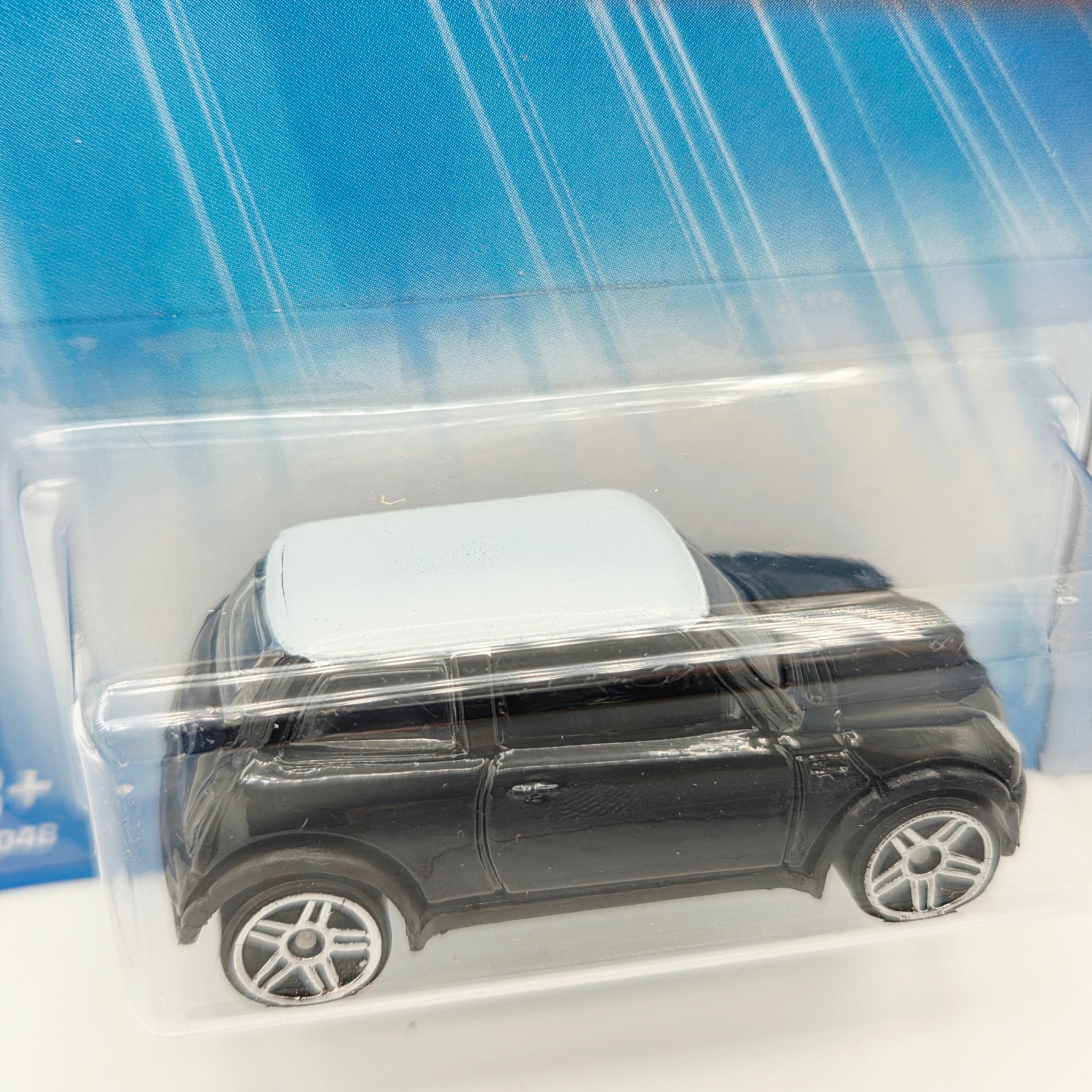 Hot Wheels '01 Mini Cooper - Black (2005 HW Basic / Mainline)