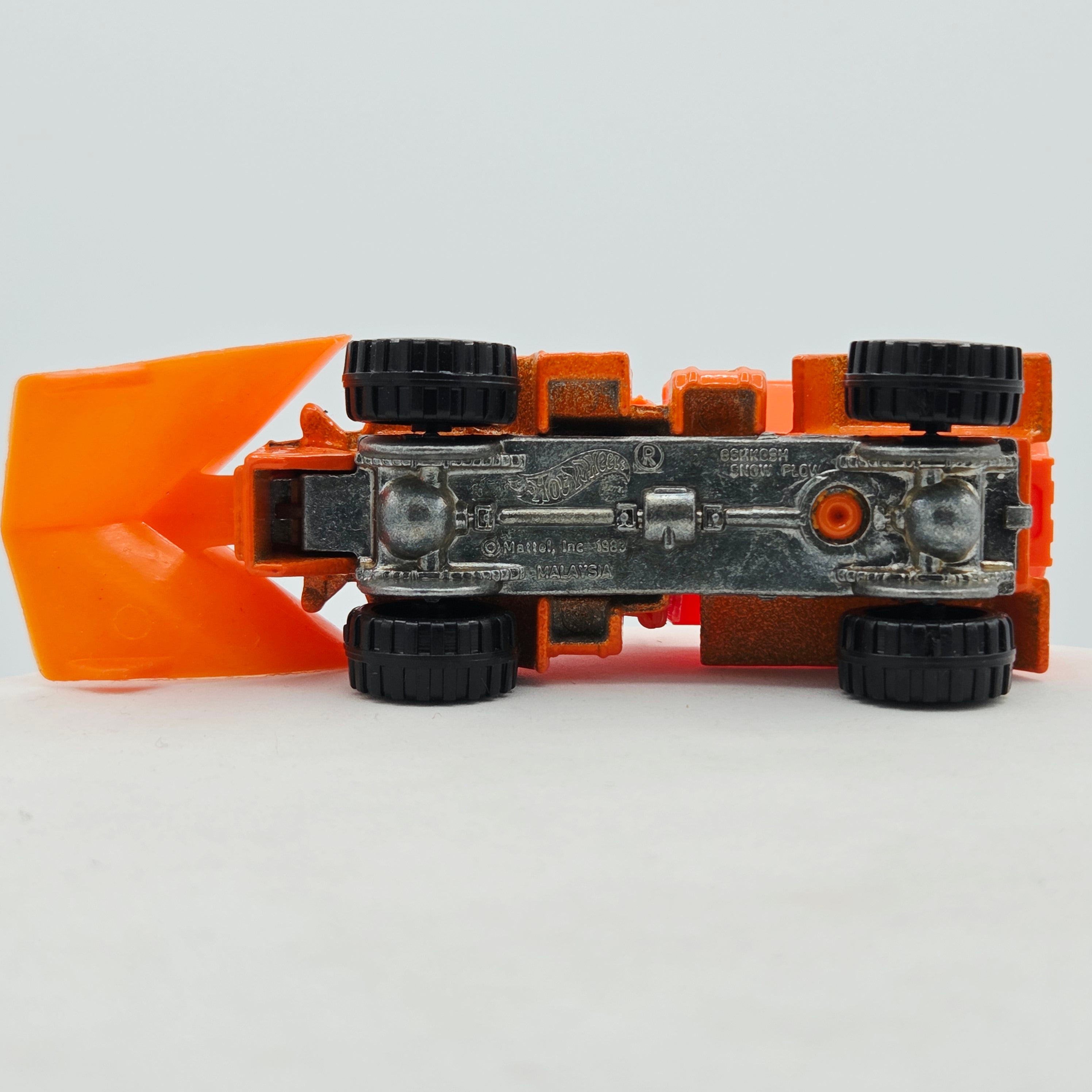 Hot Wheels Oshkosh Snow Plow Truck #201 - Plastic Cab, Bed (1991 HW Basic / Mainline)