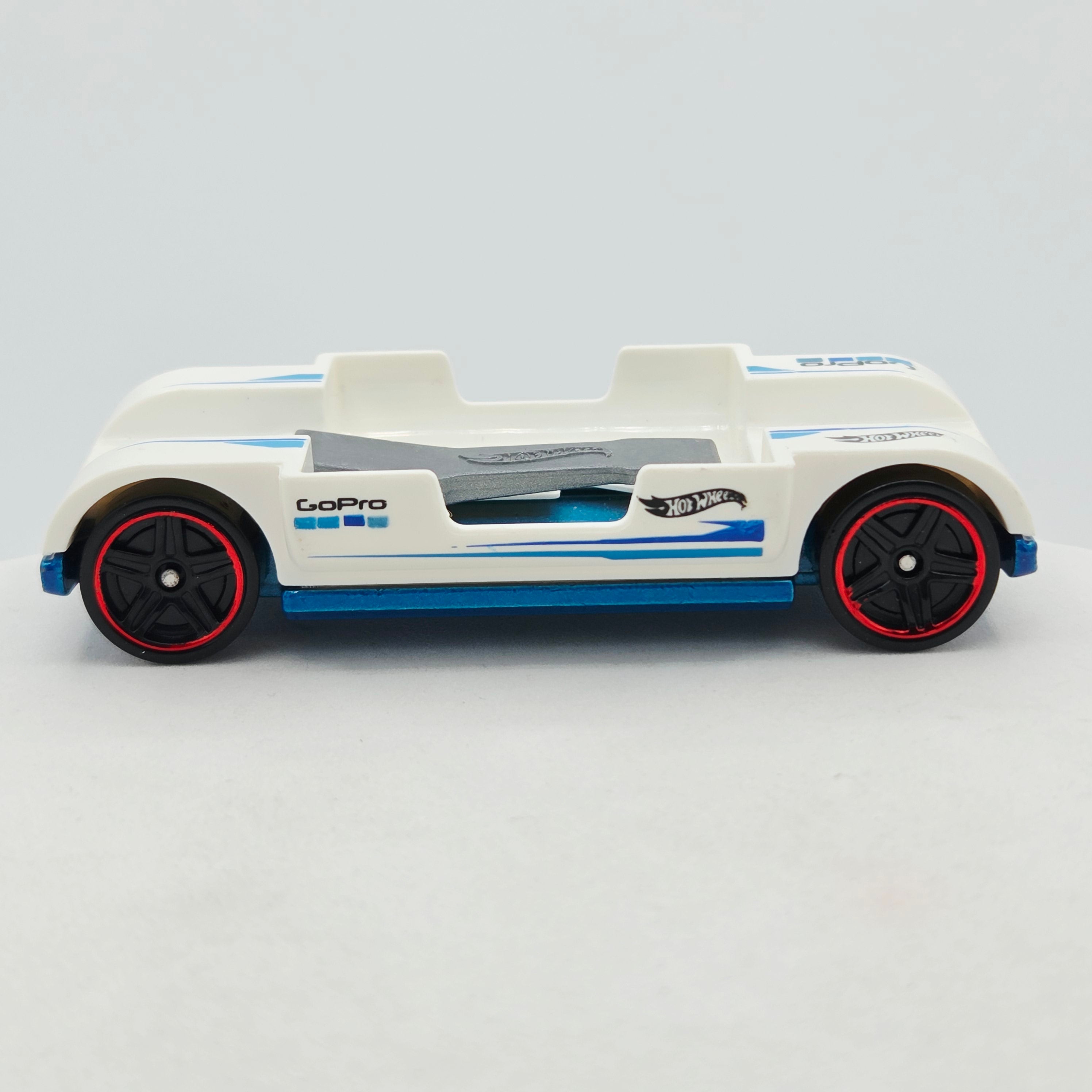 Hot Wheels Zoom In - GoPro Track Car (2017 HW Basic - Experimotors)
