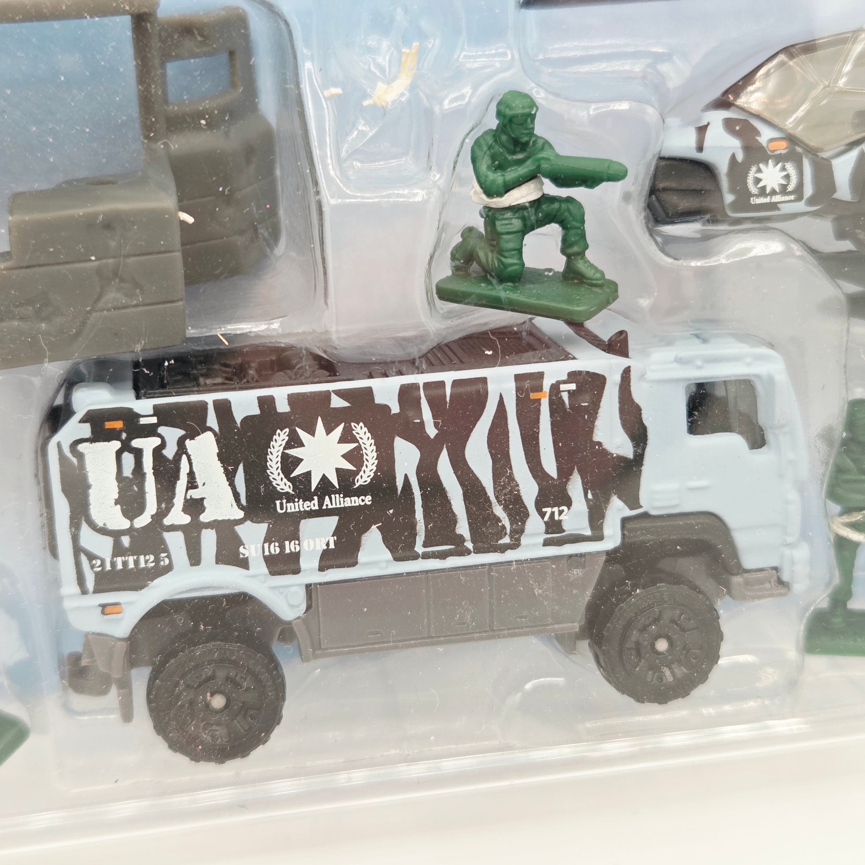 Matchbox Desert Thunder V16 / Mission Chopper - Mountain Attack (2007 MBX Battle Kings)