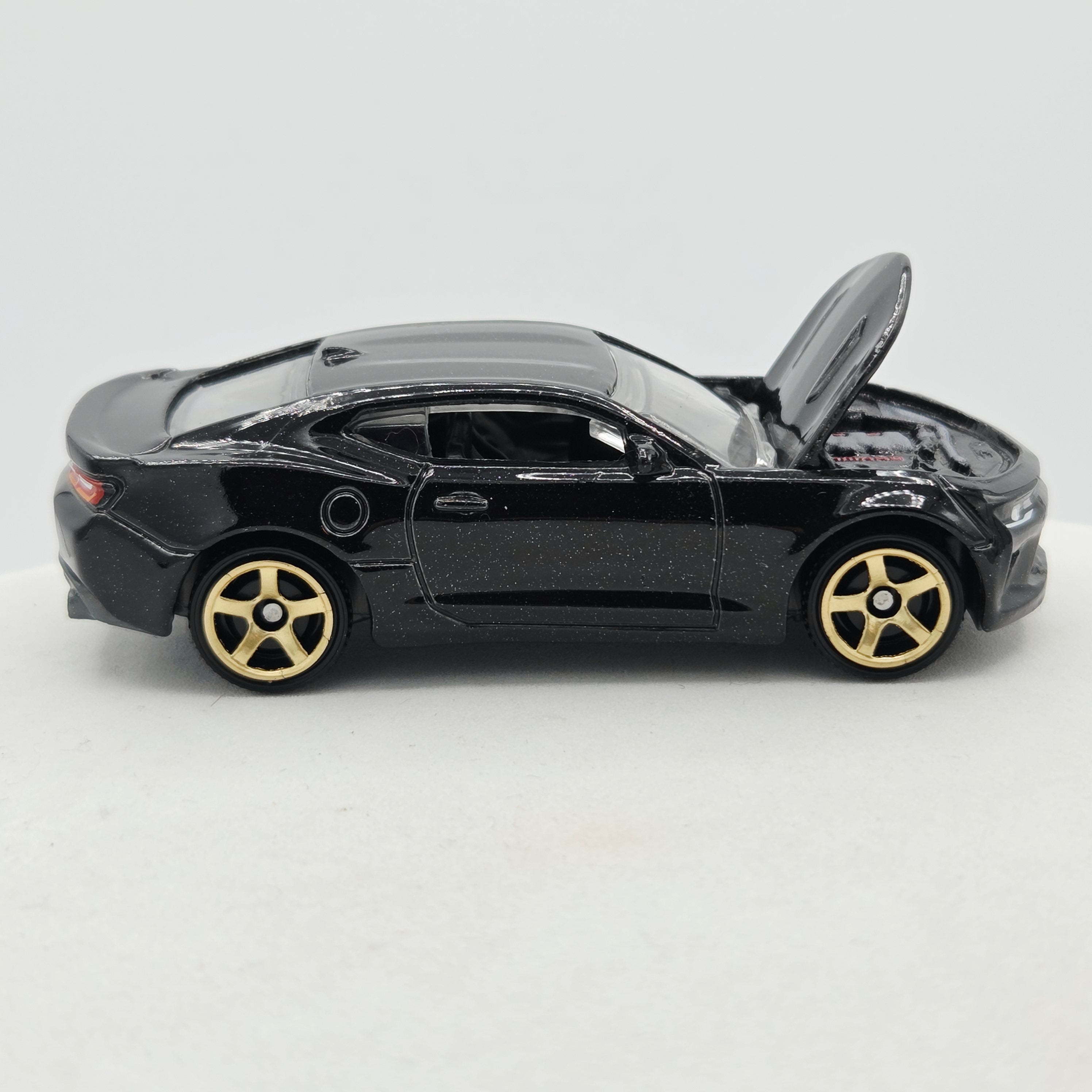 Matchbox '16 Chevrolet Camaro (2022 MBX Moving Parts)