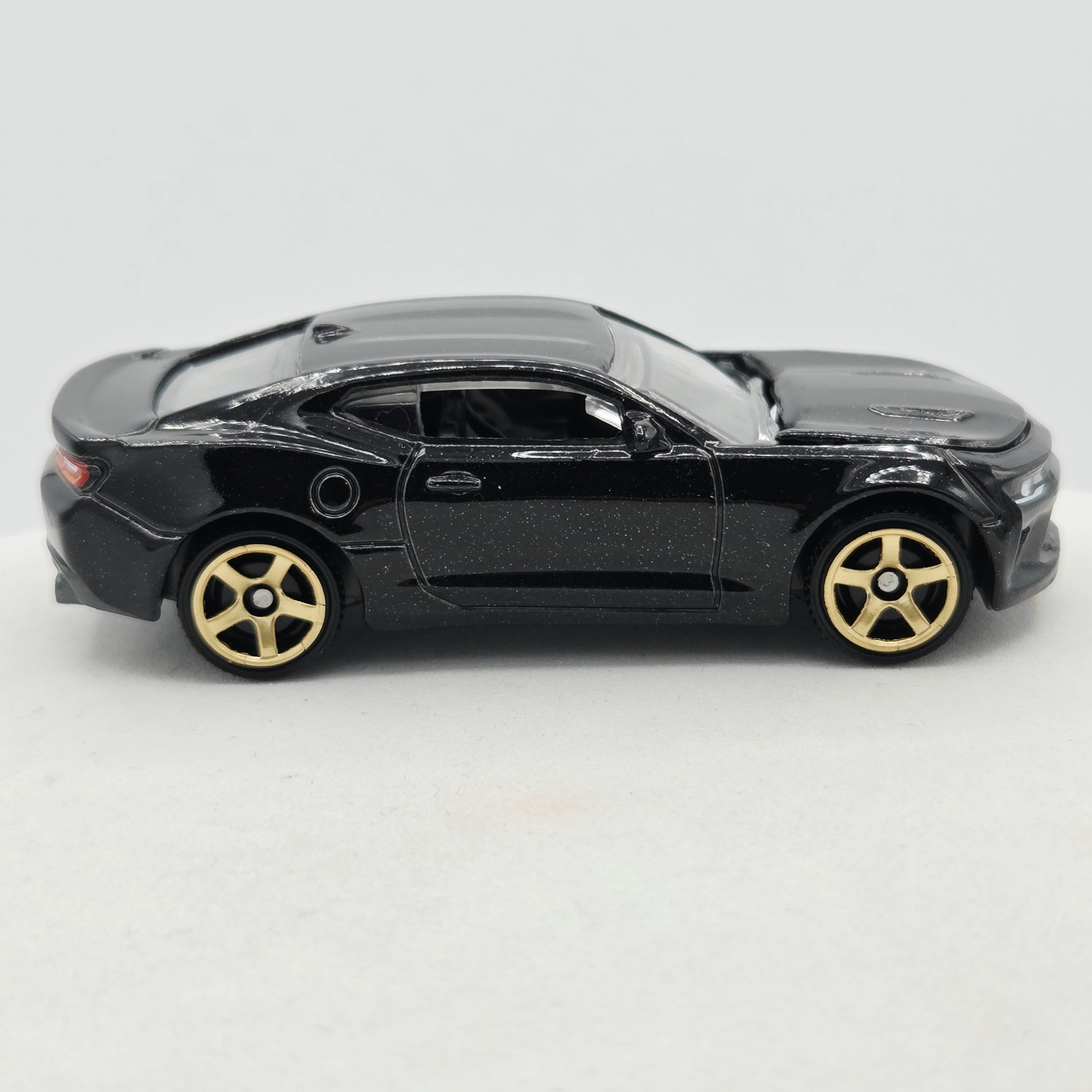 Matchbox '16 Chevrolet Camaro (2022 MBX Moving Parts)