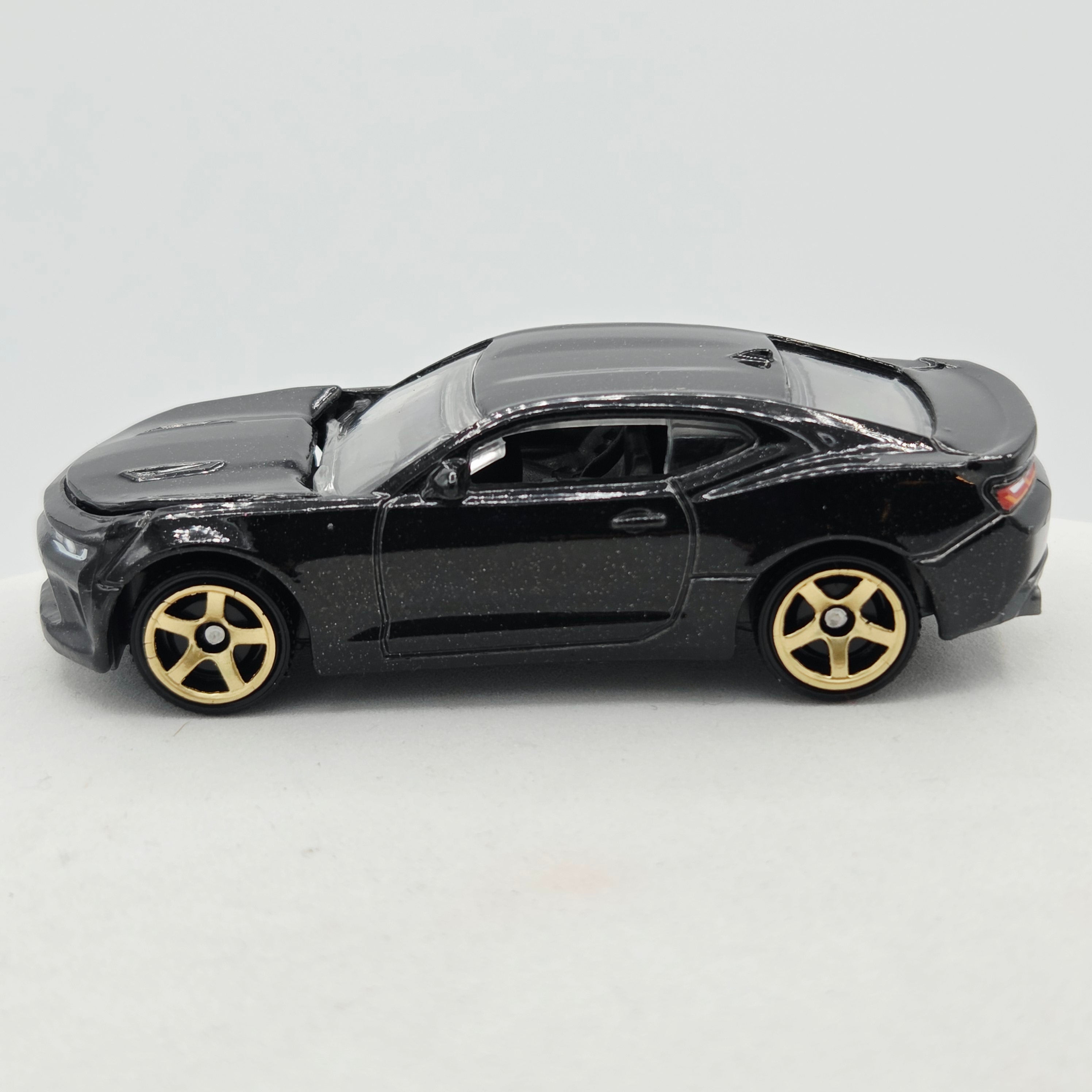 Matchbox '16 Chevrolet Camaro (2022 MBX Moving Parts)