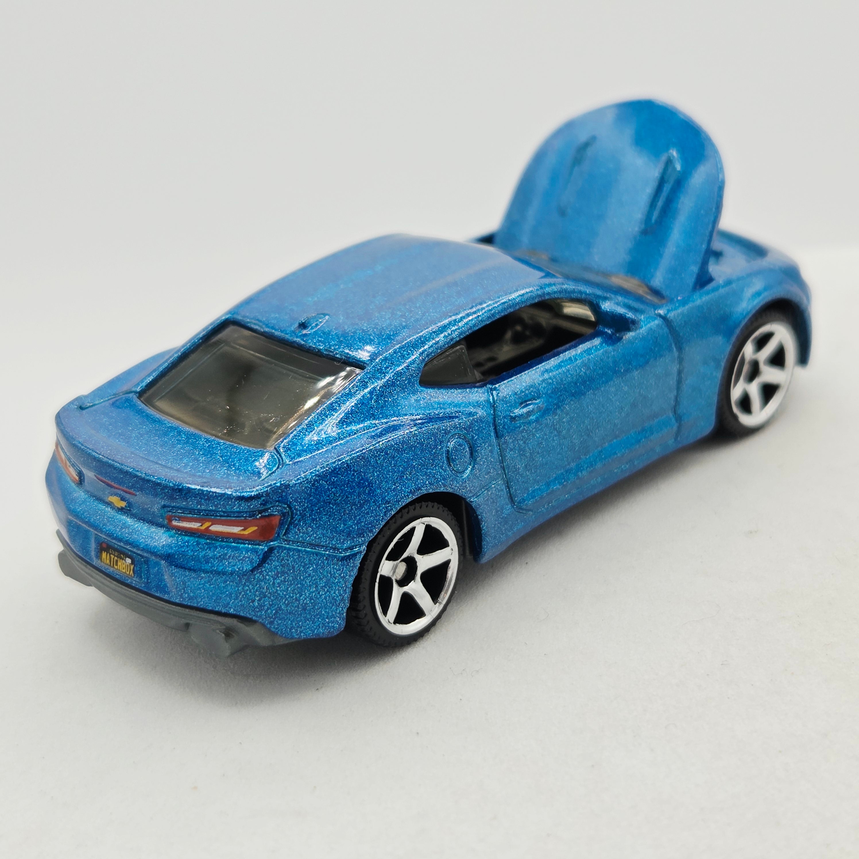 Matchbox '16 Chevrolet Camaro (2019 MBX Moving Parts)