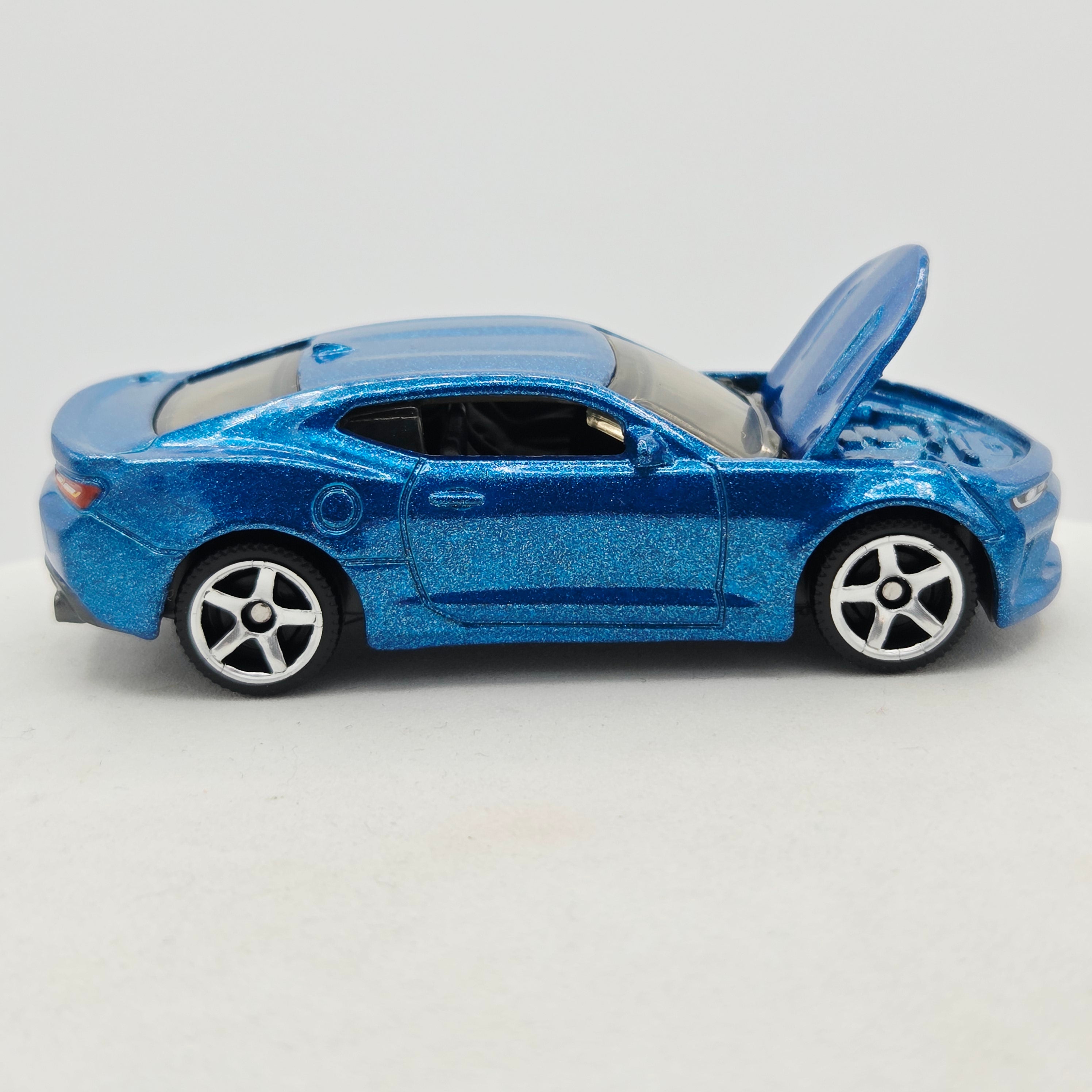 Matchbox '16 Chevrolet Camaro (2019 MBX Moving Parts)
