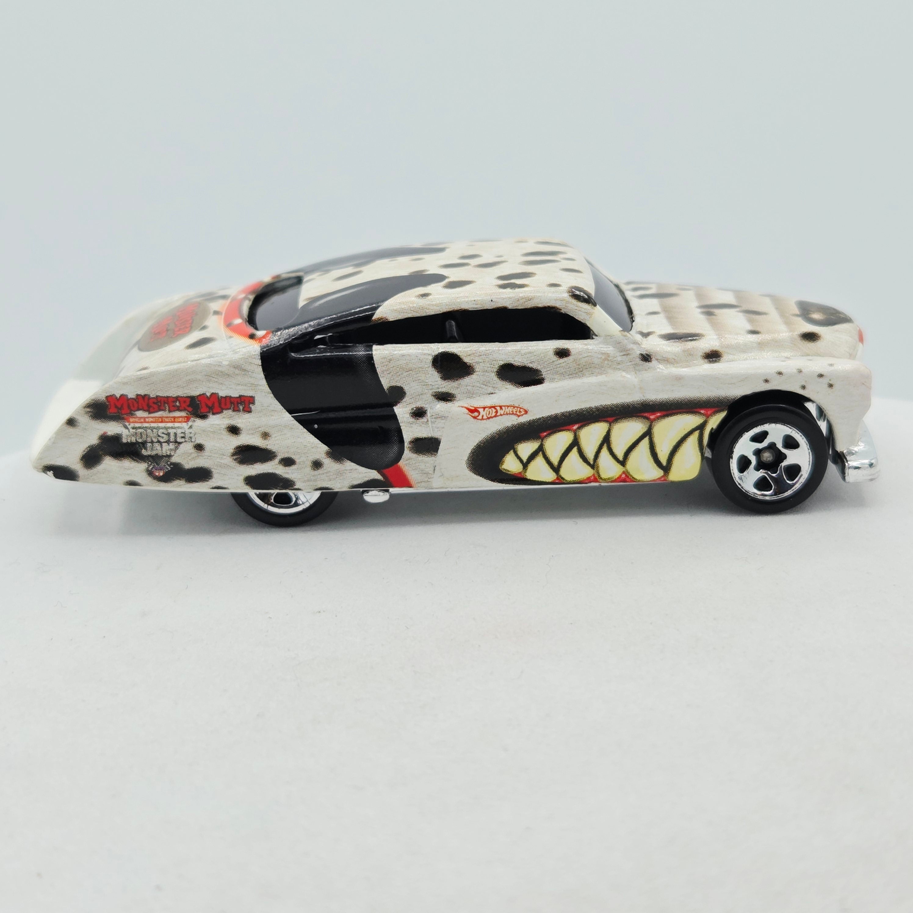 Hot Wheels Monster Jam - Purple Passion, Monster Mutt (2010 HW Monster Duos 2-Pack Exclusive)