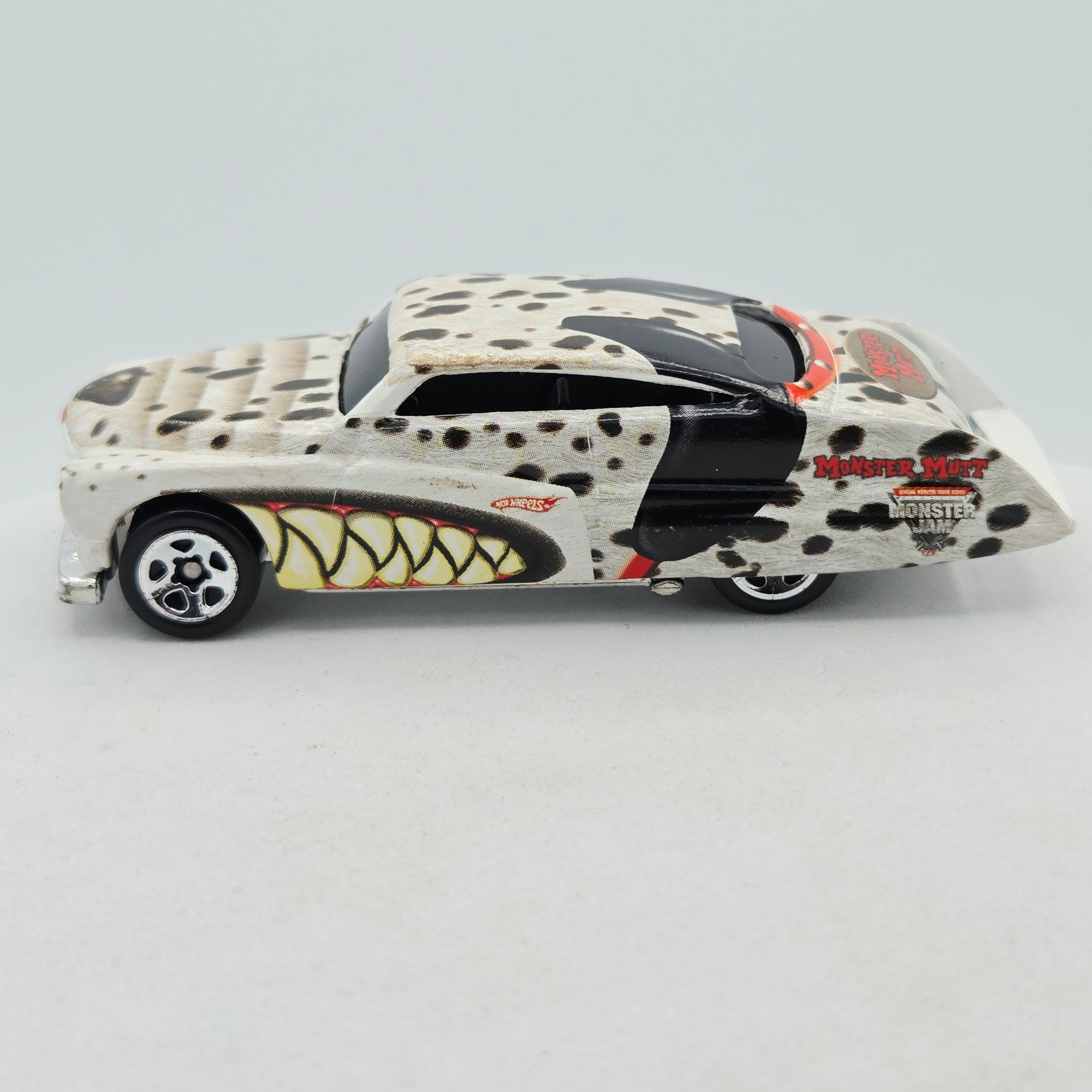 Hot Wheels Monster Jam - Purple Passion, Monster Mutt (2010 HW Monster Duos 2-Pack Exclusive)