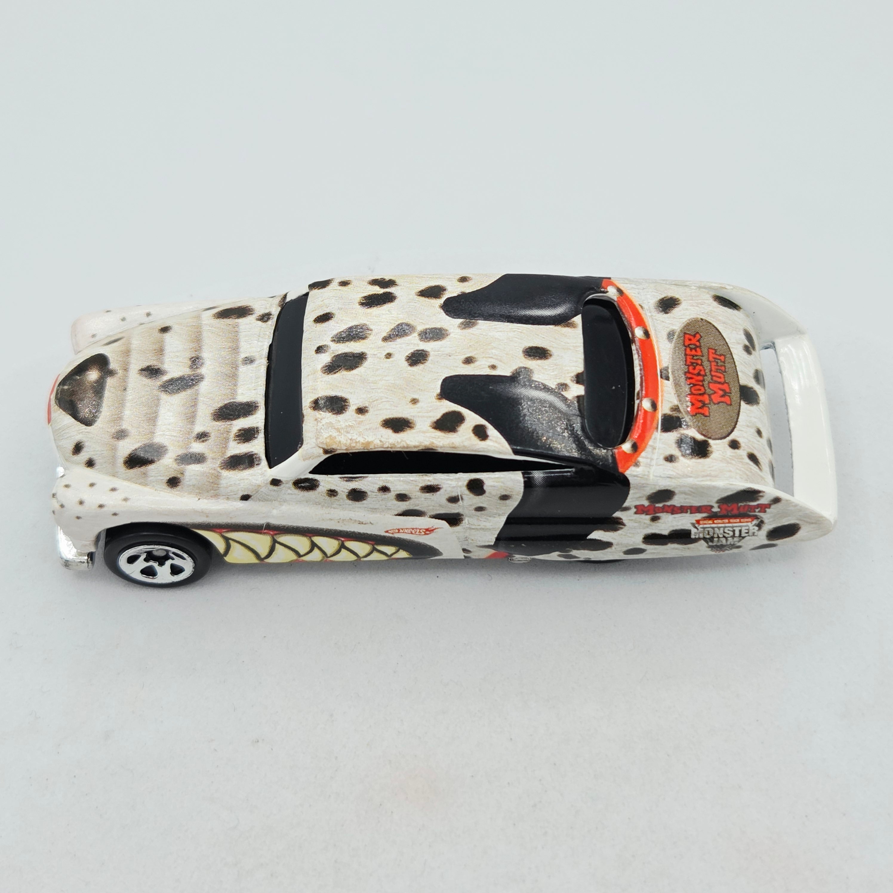Hot Wheels Monster Jam - Purple Passion, Monster Mutt (2010 HW Monster Duos 2-Pack Exclusive)