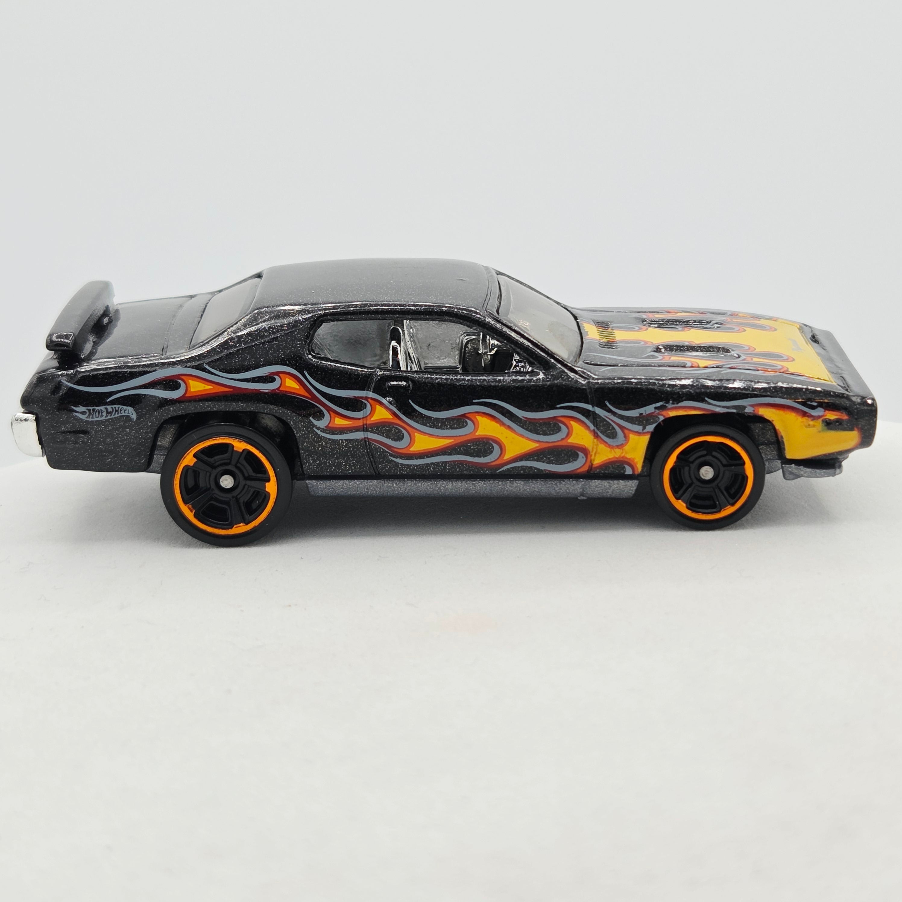 Hot Wheels '71 Plymouth Road Runner (2013 HW Basic - Showroom)