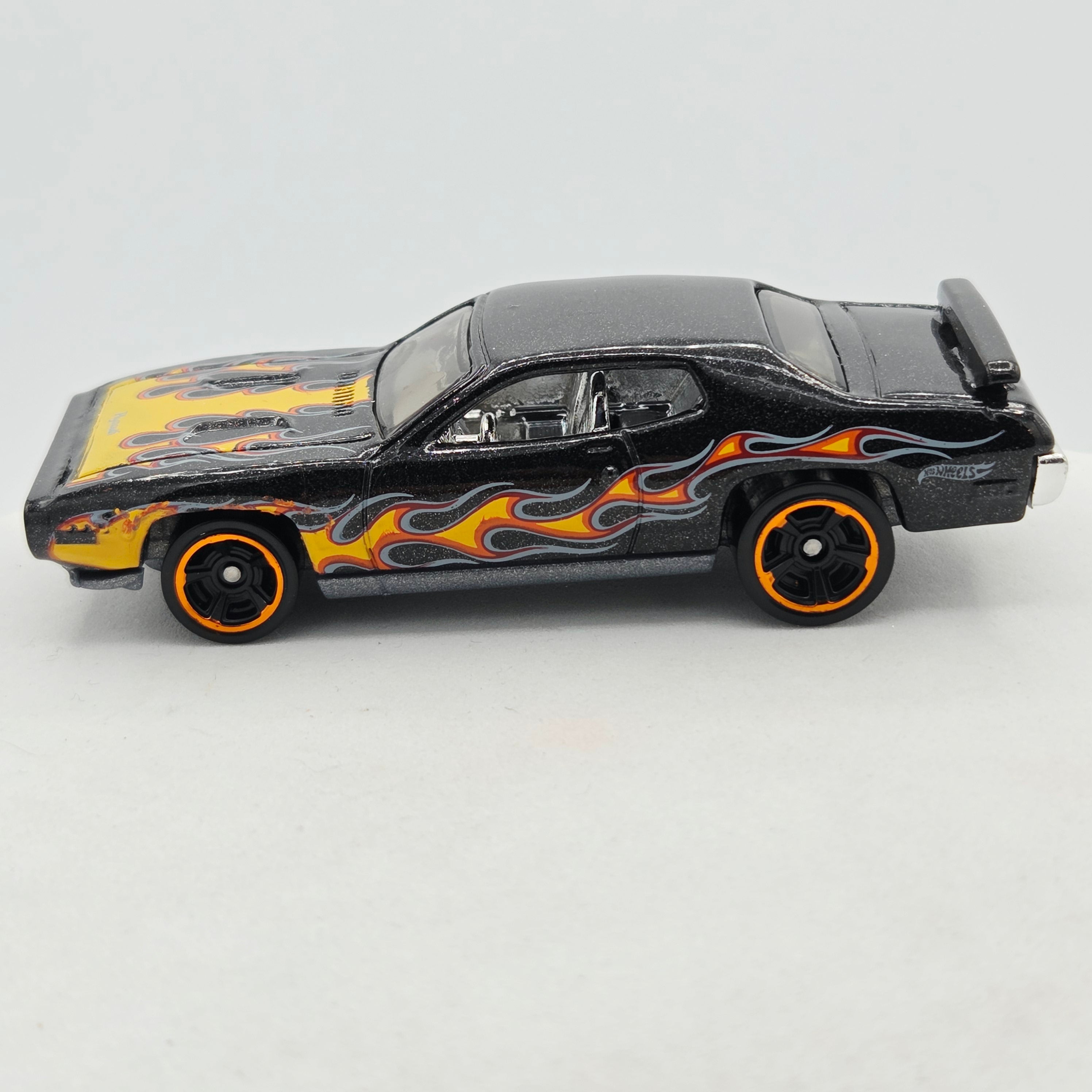 Hot Wheels '71 Plymouth Road Runner (2013 HW Basic - Showroom)
