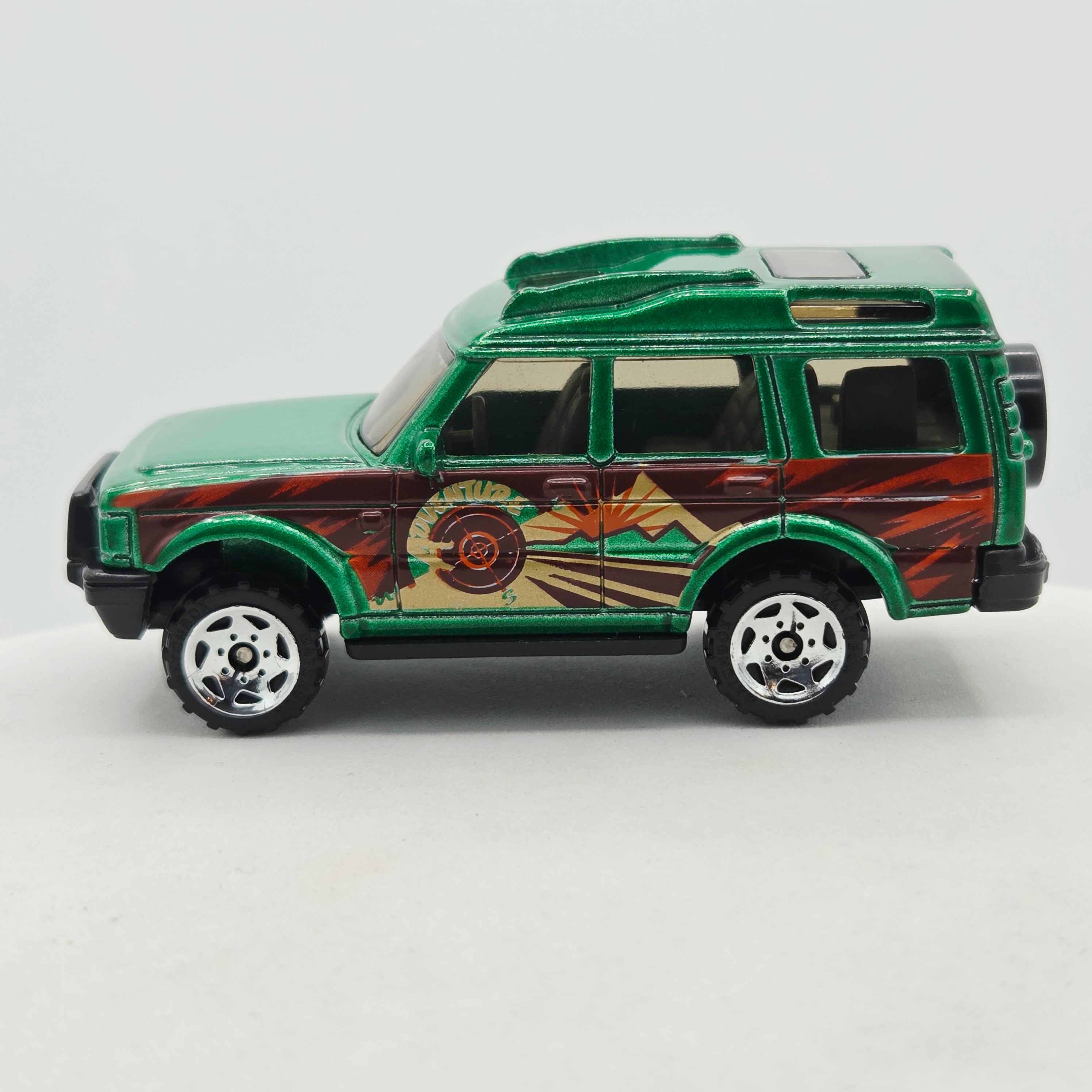 Matchbox Land Rover Discovery (2005 MBX Basic - Buried Treasure)