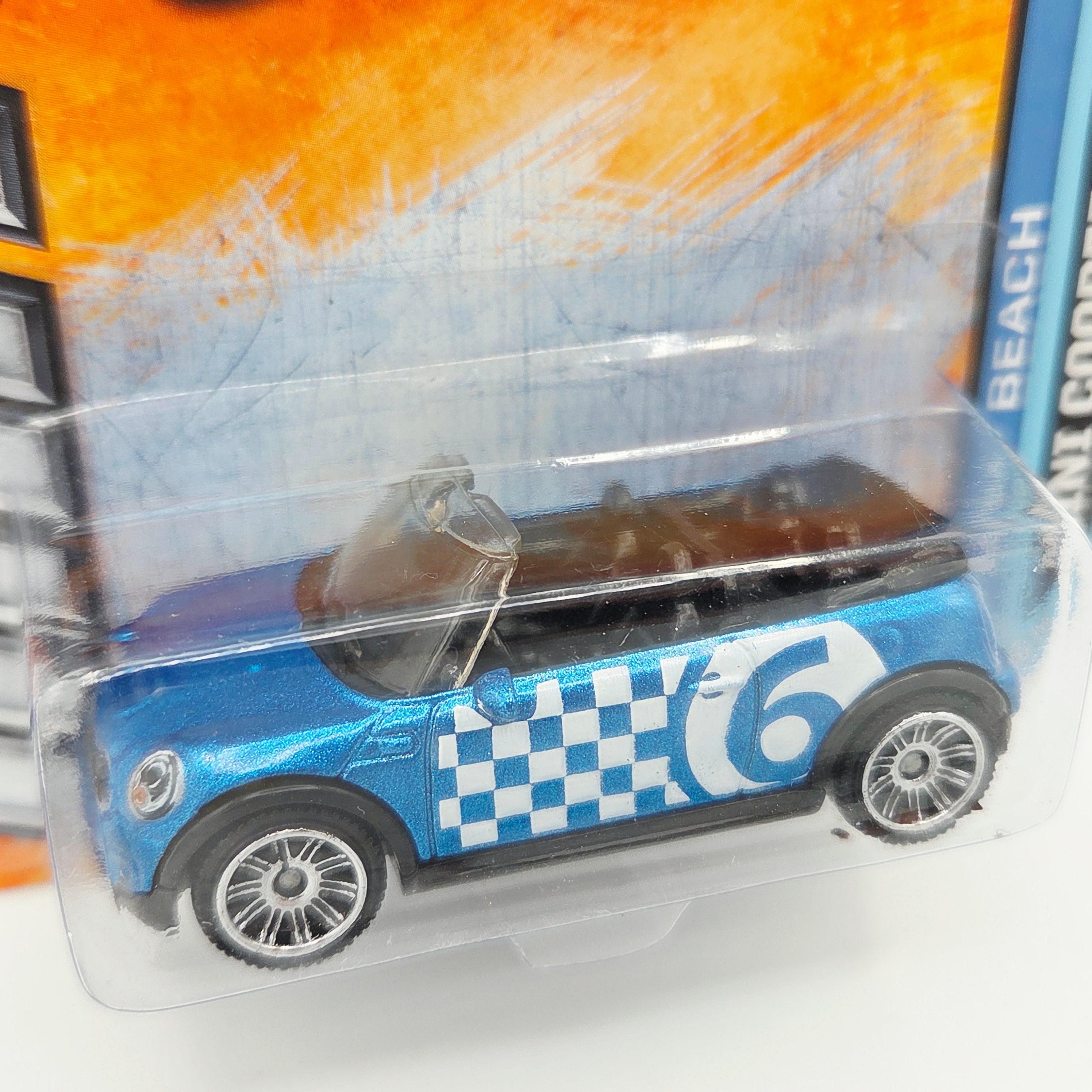 Matchbox Mini Cooper S Convertible (2011 MBX Basic - Beach)