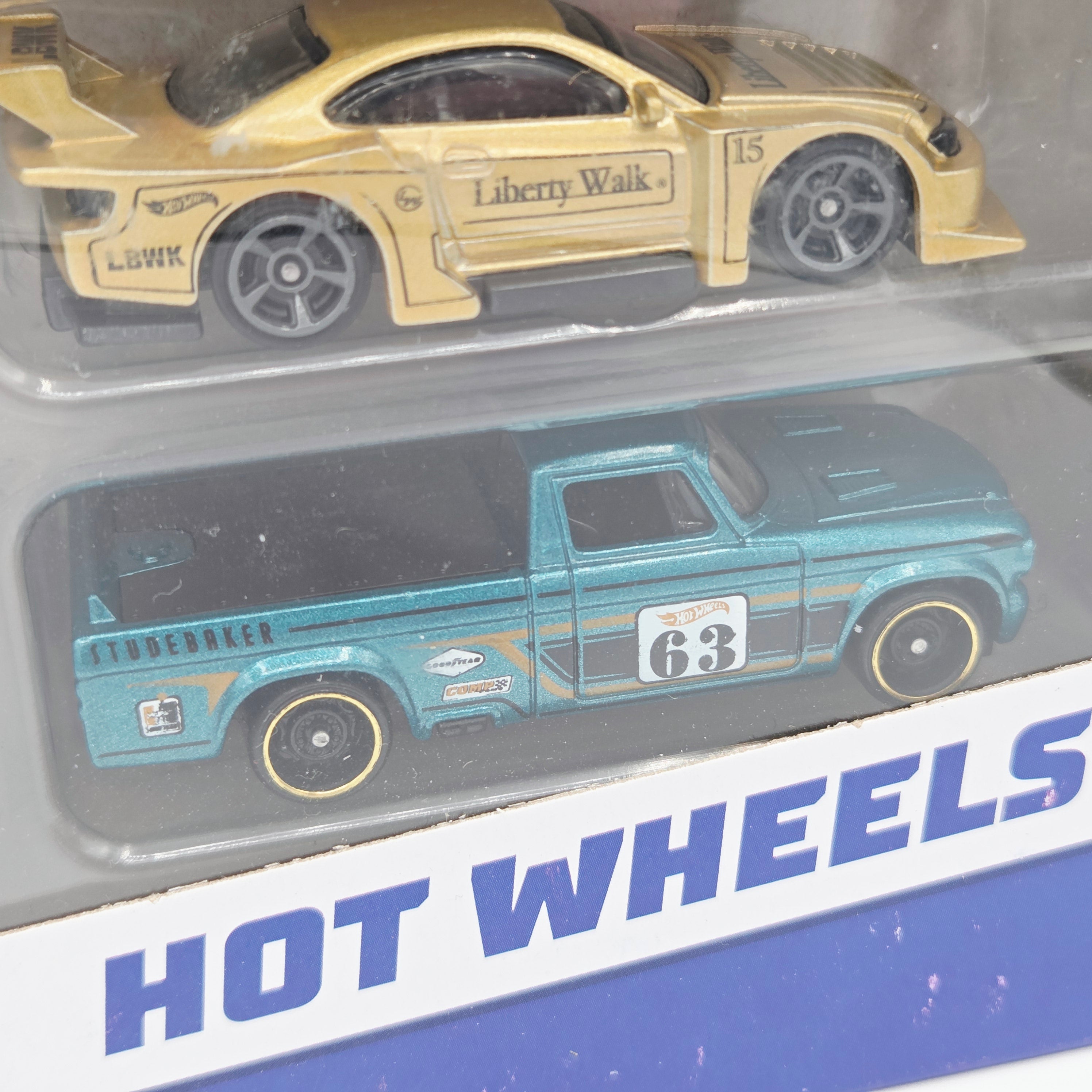 Hot Wheels 8 Pack - Exclusive Custom '18 Ford Mustang (2023 Multipack)