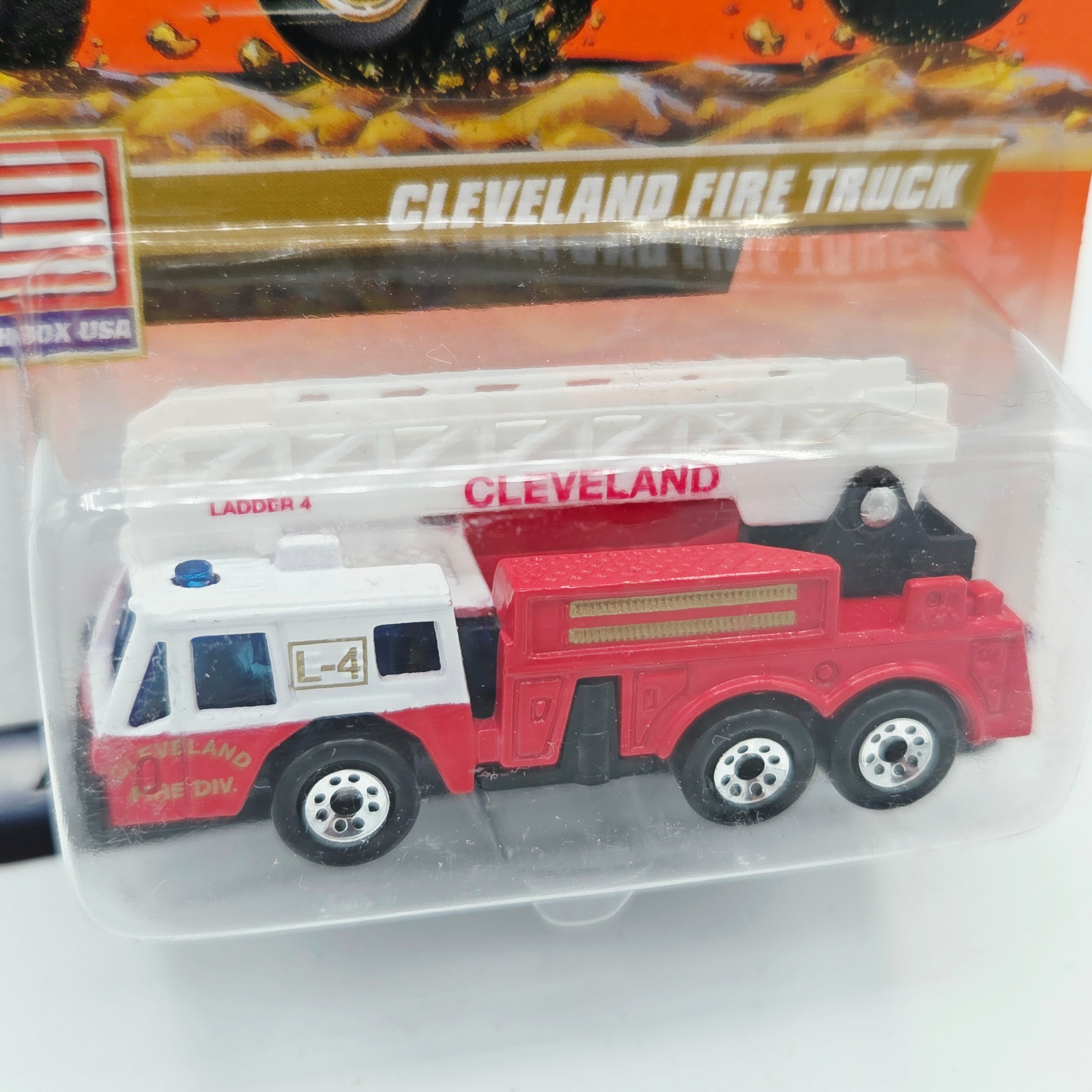 Matchbox Oshkosh Fire Ladder Truck "Cleveland" (2000 MBX Basic - Matchbox USA)