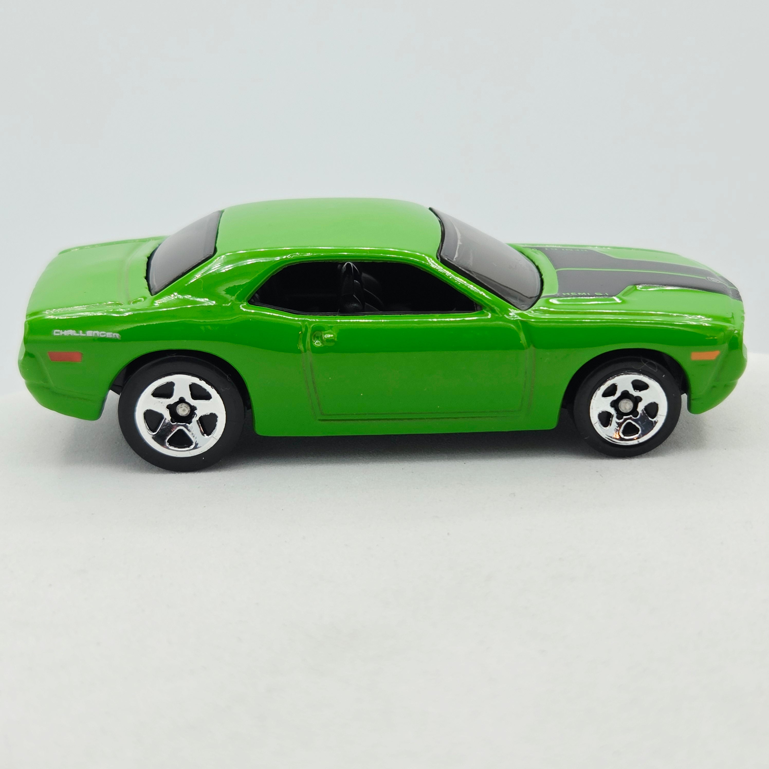 Hot Wheels Dodge Challenger Concept (2007 HW Basic - New Models)
