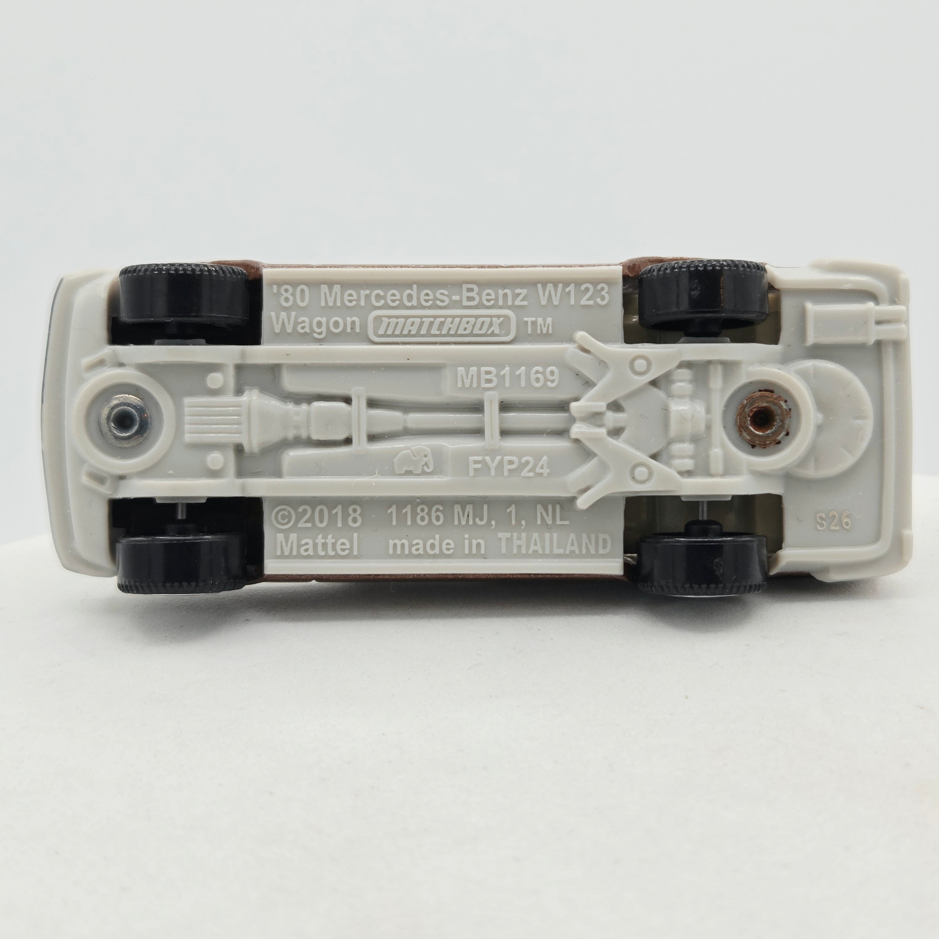 Matchbox '80 Mercedes-Benz W123 Wagon (2023 MBX Autobahn Express IV 5 Pack - Multipack Exclusive)