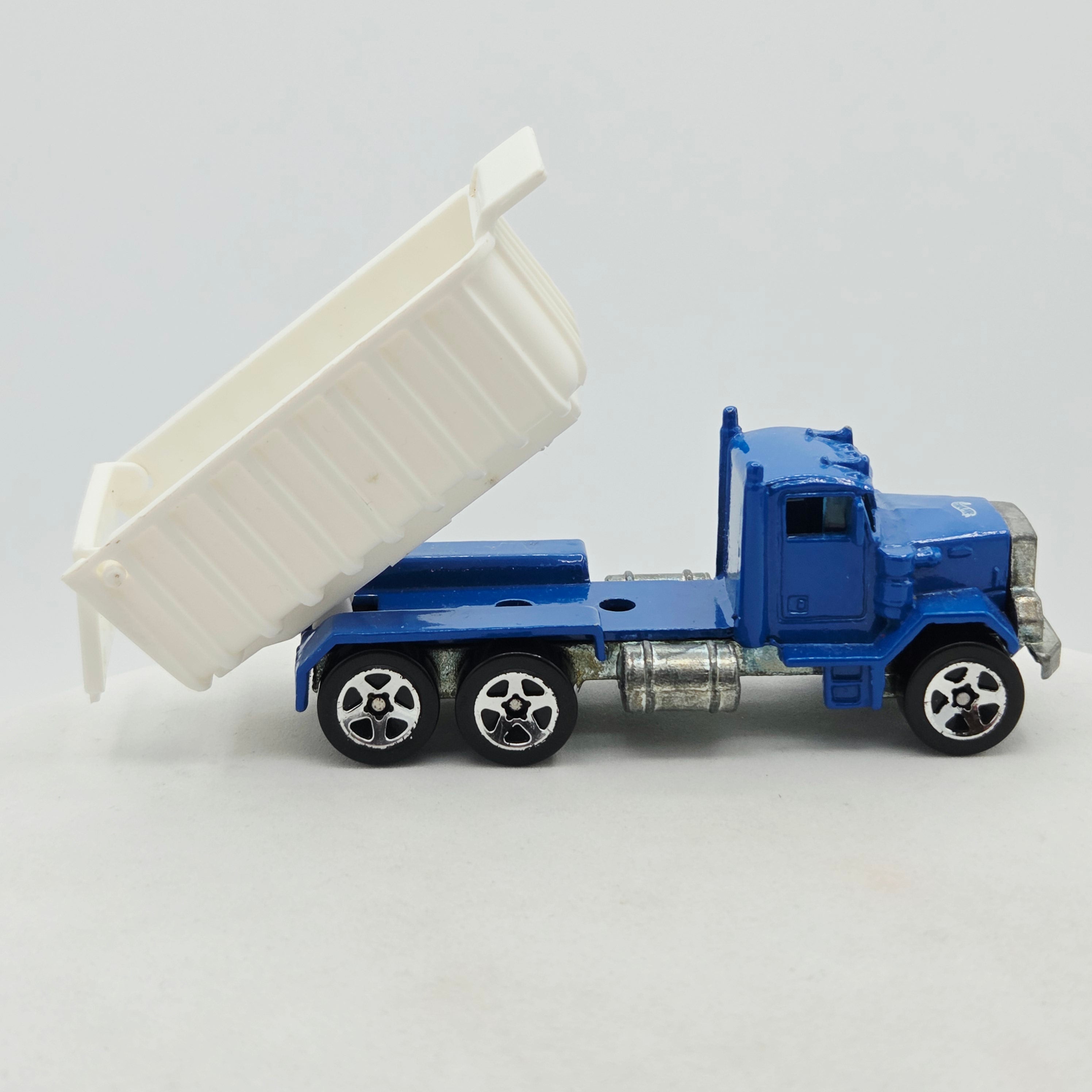 Hot Wheels Peterbilt Dump Truck w/ 5SP Wheels (1999 HW Basic / Mainline)