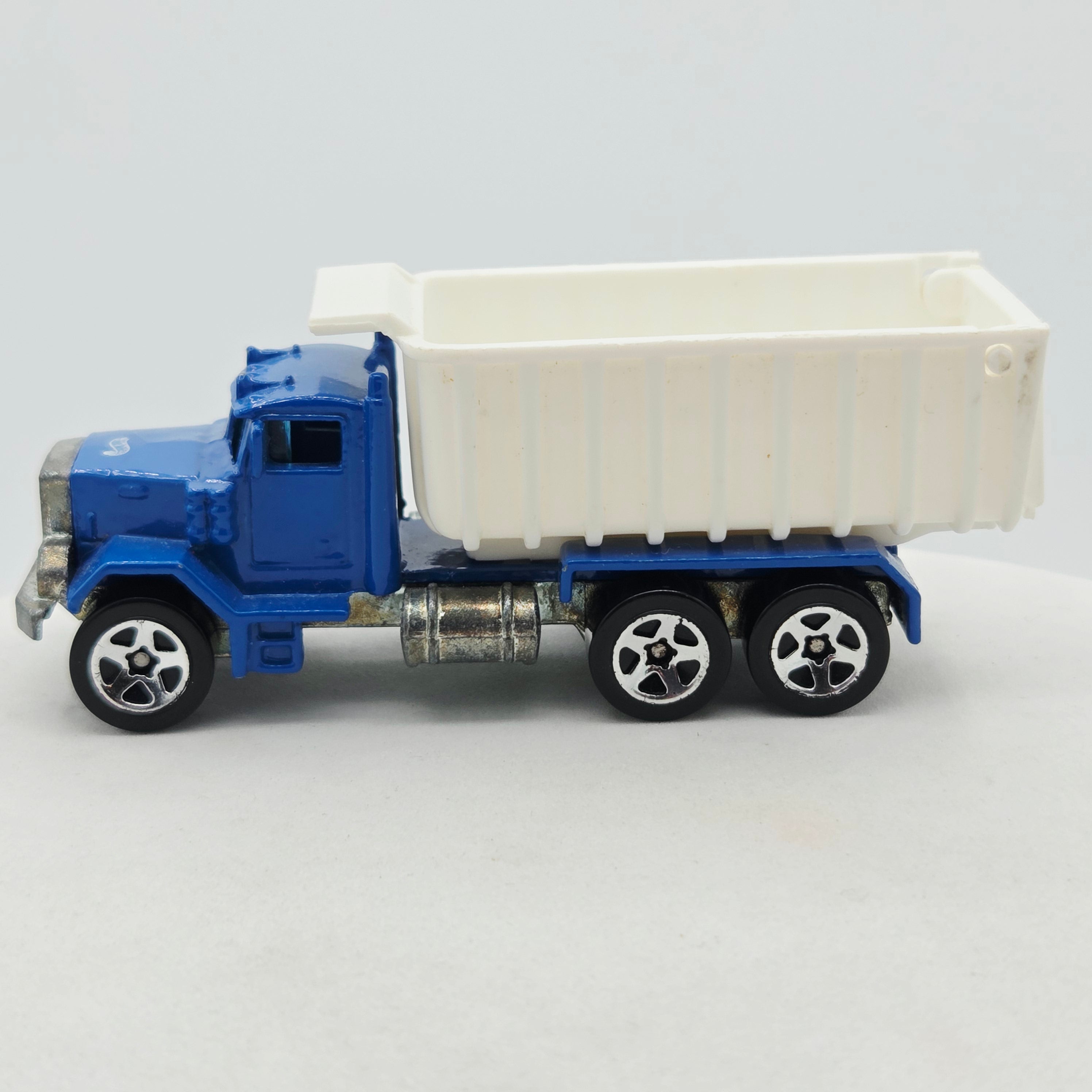 Hot Wheels Peterbilt Dump Truck w/ 5SP Wheels (1999 HW Basic / Mainline)