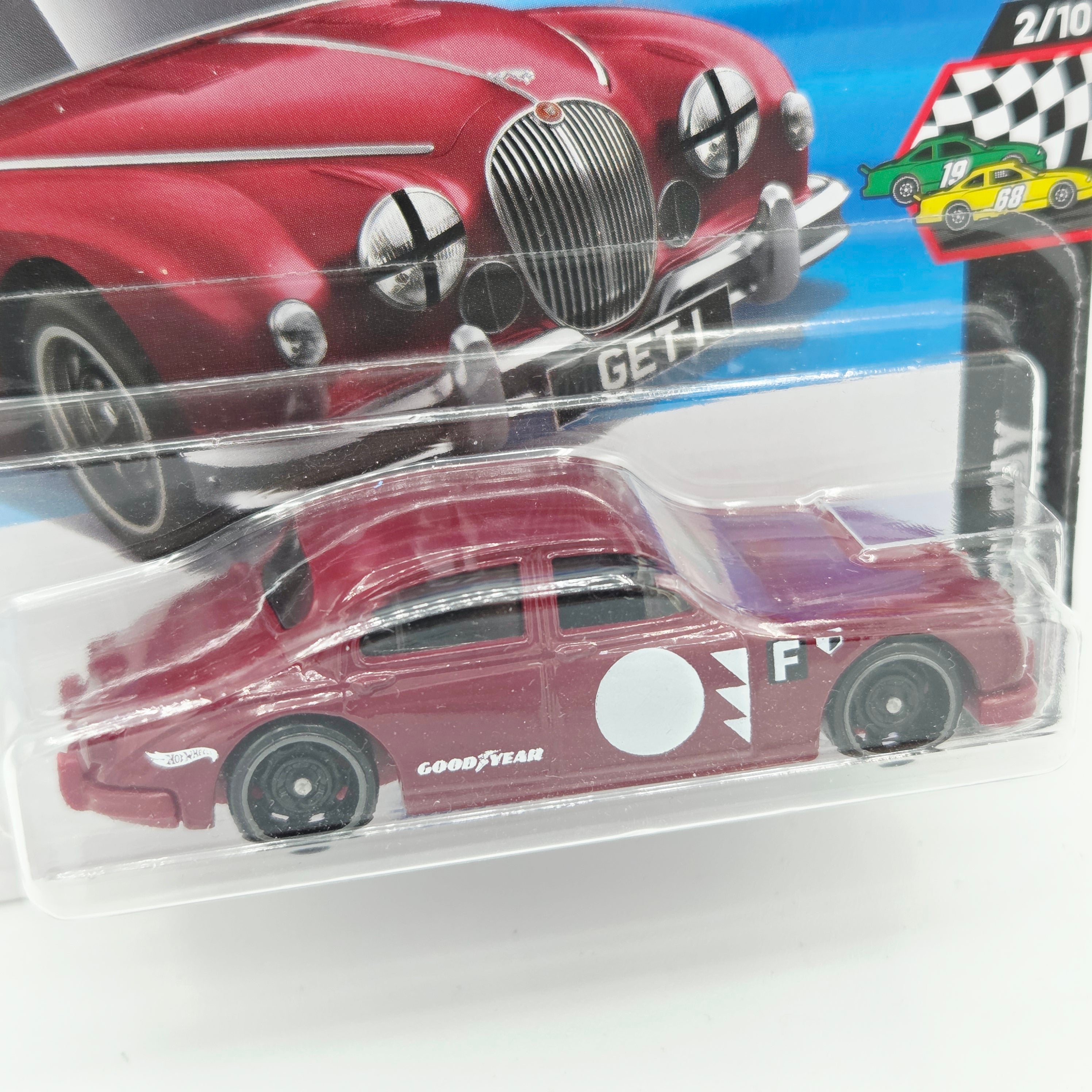 Hot Wheels Jaguar MK1 - Short Card (2025 HW Basic - Race Day)