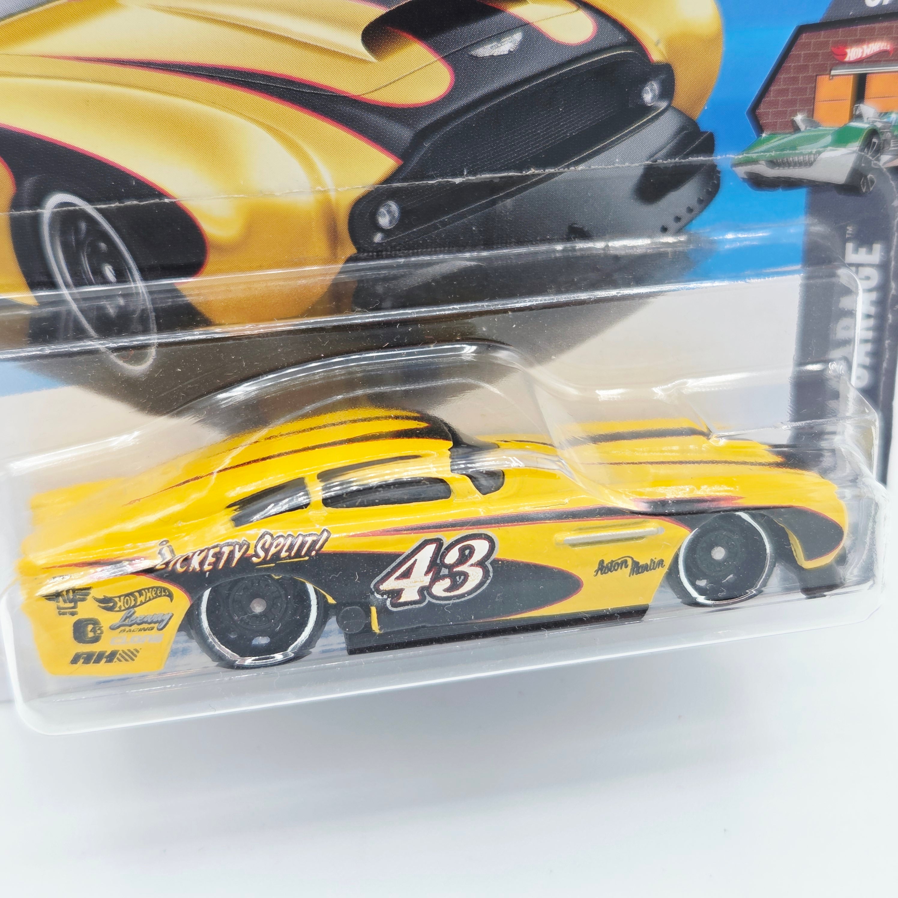 Hot Wheels Aston Martin DB4GT High Speed "Moon Eyes" - Short Card (2025 HW Basic - Dream Garage)
