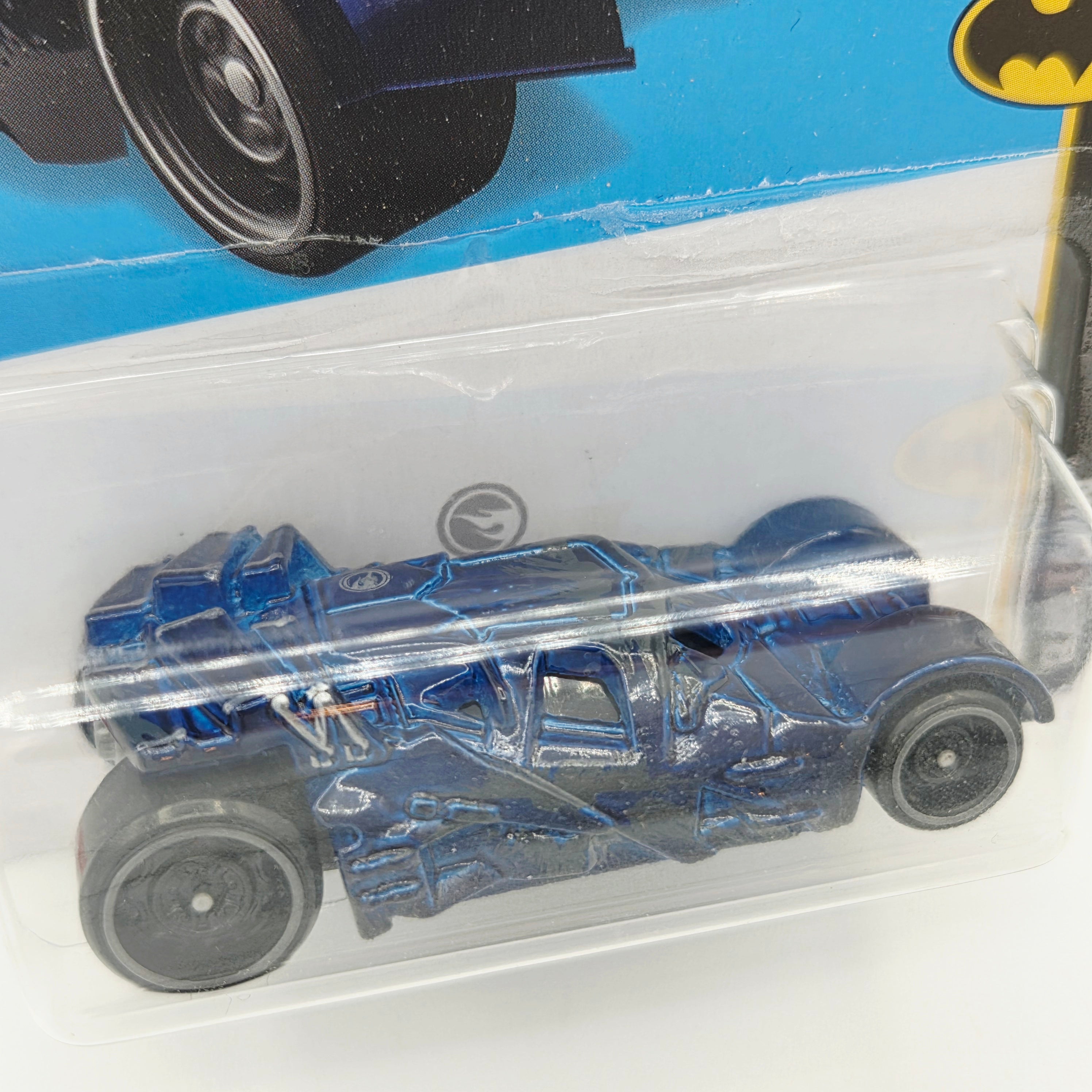Hot Wheels - TREASURE HUNT - Dark Knight Batmobile - Blue (2022 HW Basic - Batman)