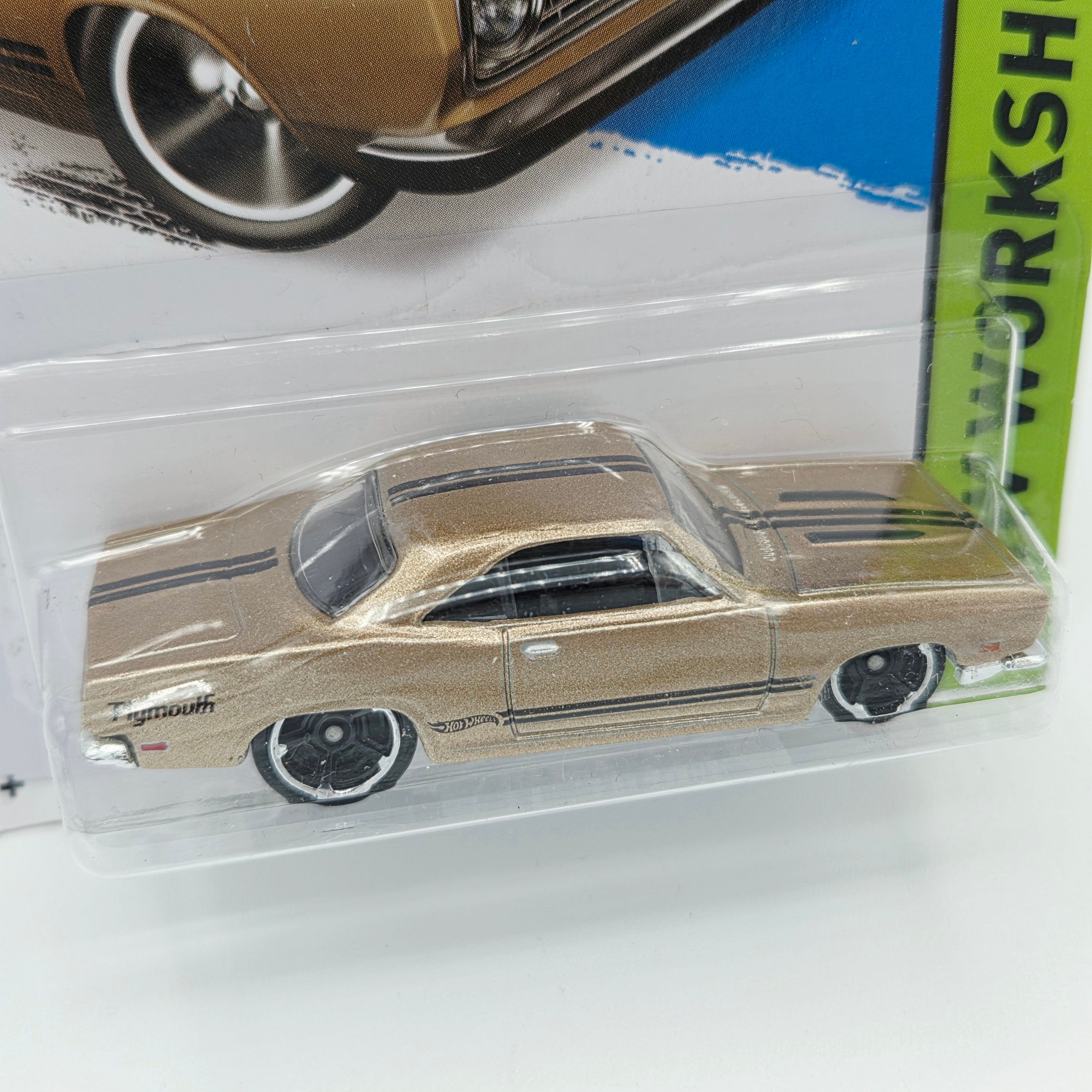 Hot Wheels '68 Plymouth Barracuda Formula S (2014 HW Basic - Muscle Mania)