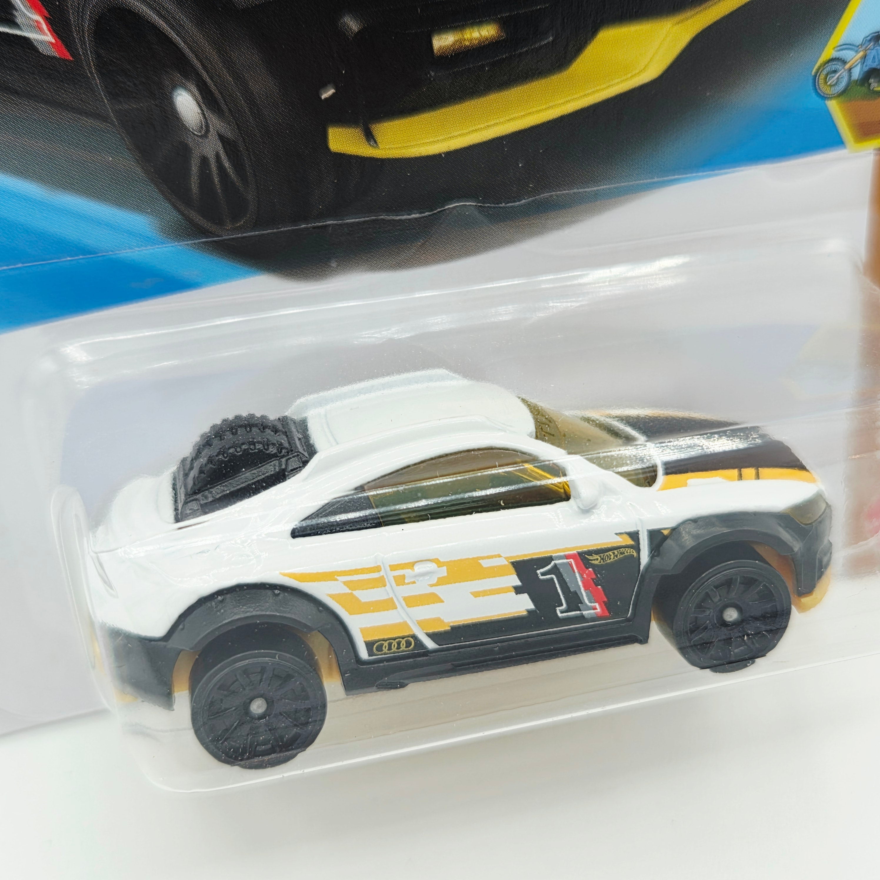 Hot Wheels '19 Audi TT Safari (2026 HW Basic Case M - Dirt)