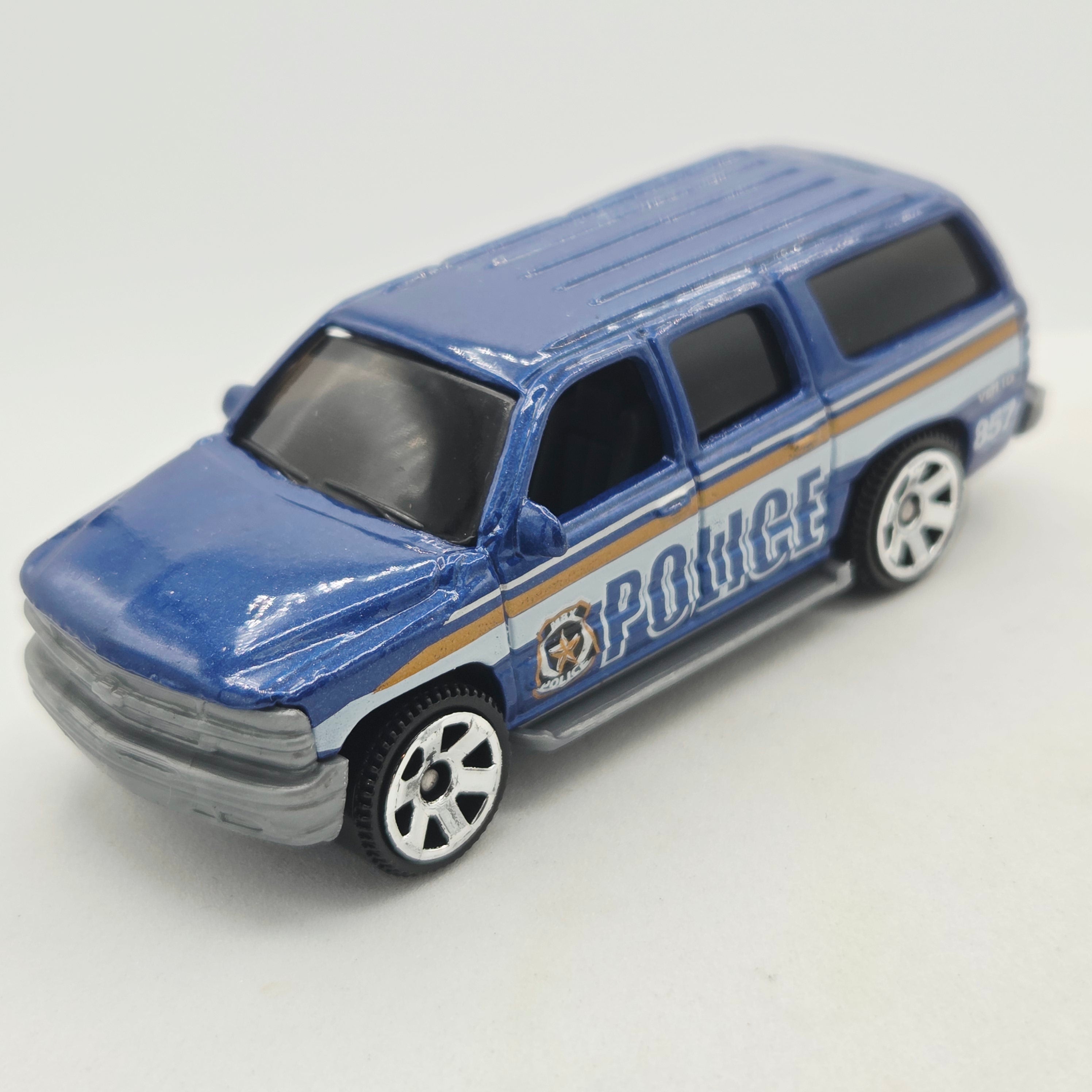 Matchbox '00 Chevrolet Suburban "Police" (2014 MBX Crime Squad 5 Pack - Multipack Exclusive)