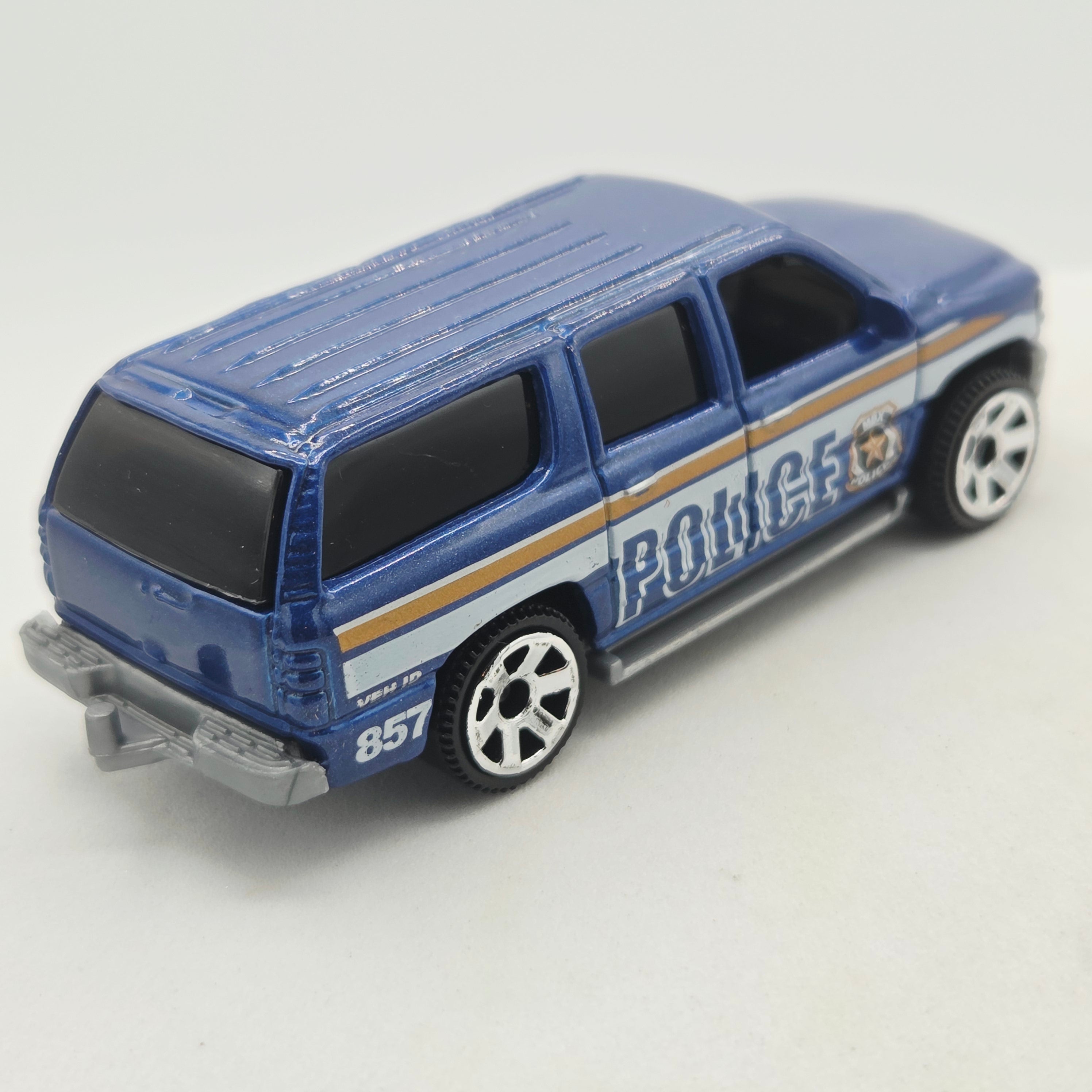 Matchbox '00 Chevrolet Suburban "Police" (2014 MBX Crime Squad 5 Pack - Multipack Exclusive)