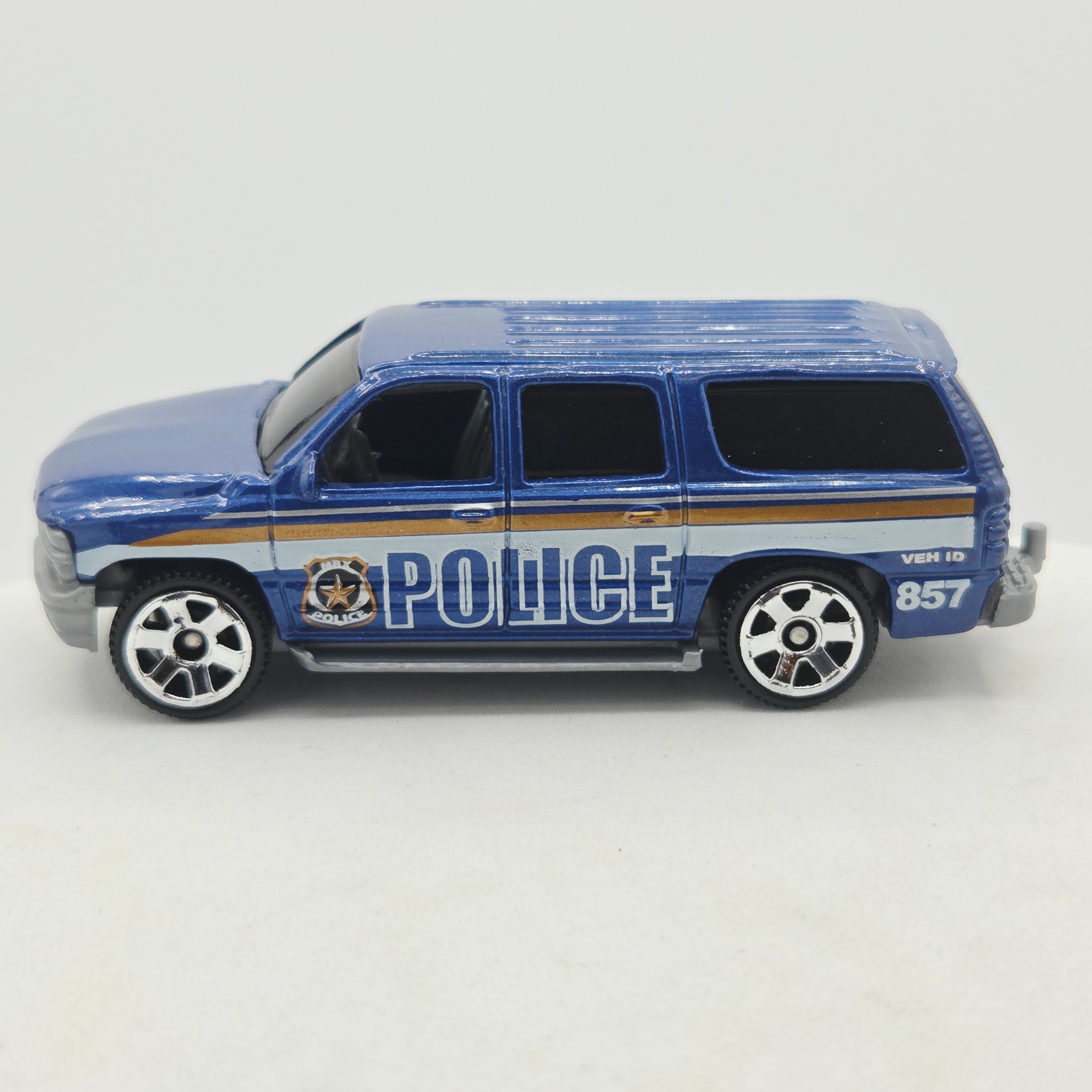 Matchbox '00 Chevrolet Suburban "Police" (2014 MBX Crime Squad 5 Pack - Multipack Exclusive)