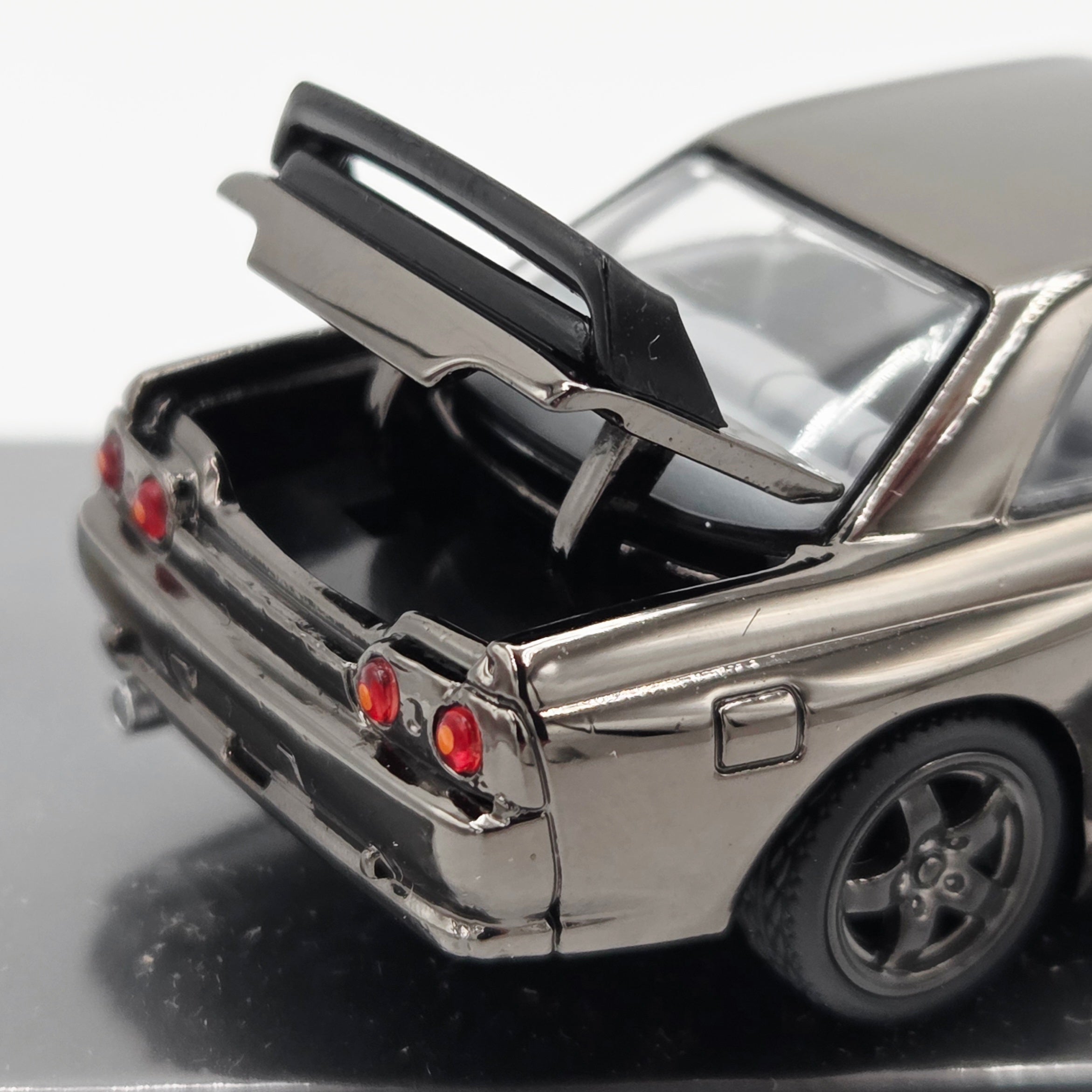 Pop Race Nissan Skyline GT-R R32 - 1:64, Black Chrome (2026 Limited Edition)