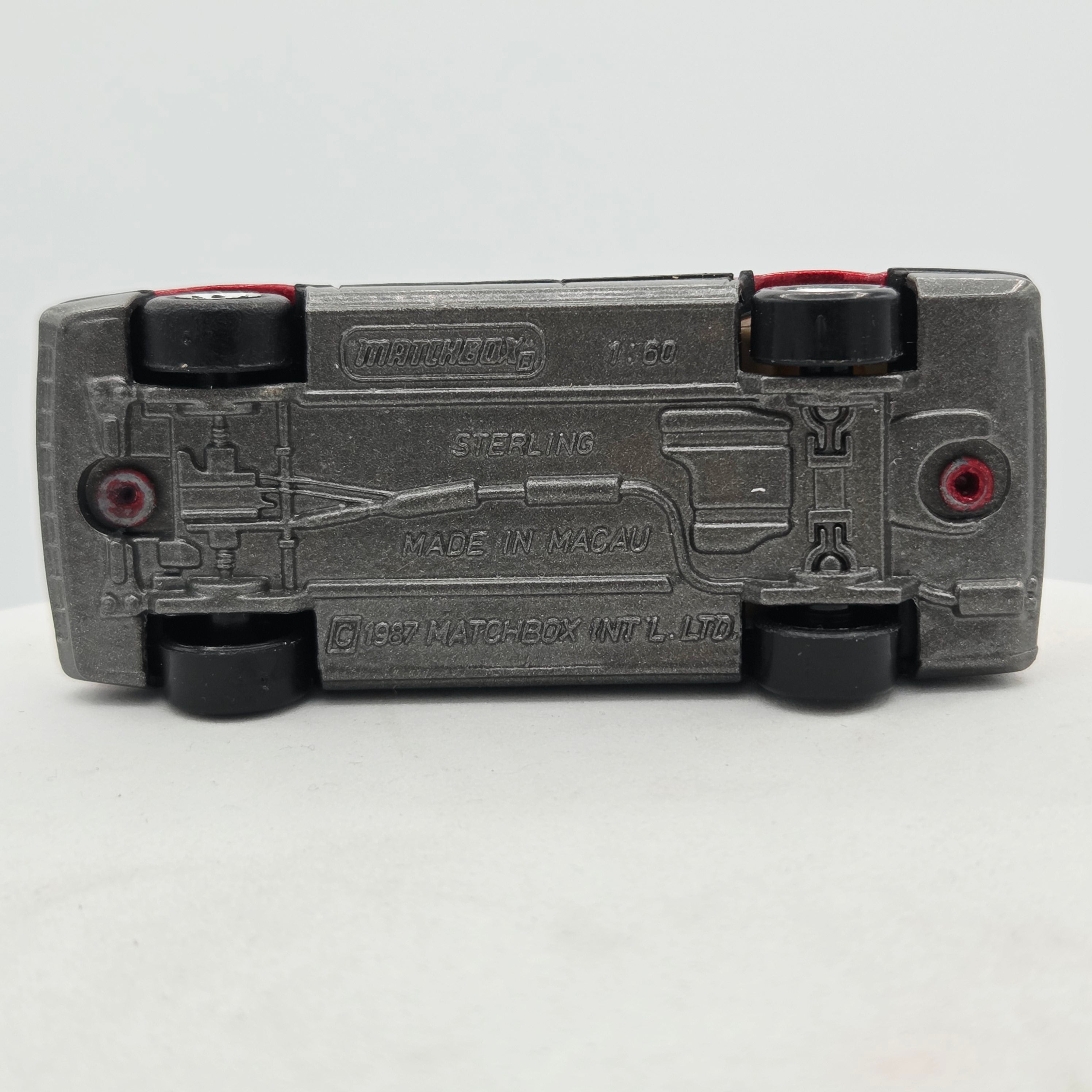 Matchbox Rover Sterling (1988-1990 MBX Basic 1-75)